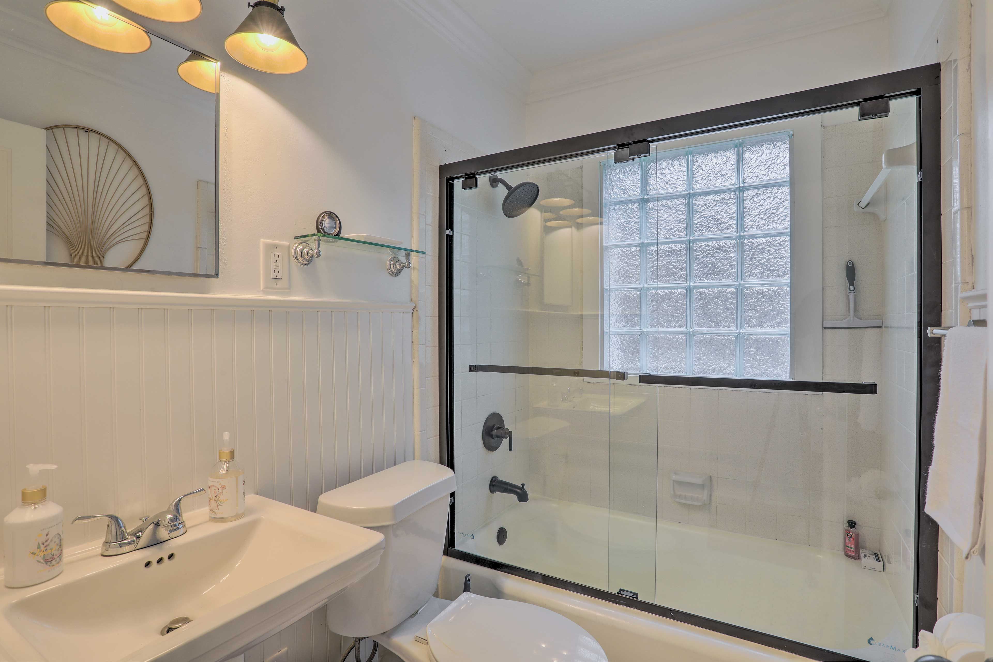 Full Bathroom | Hair Dryer
