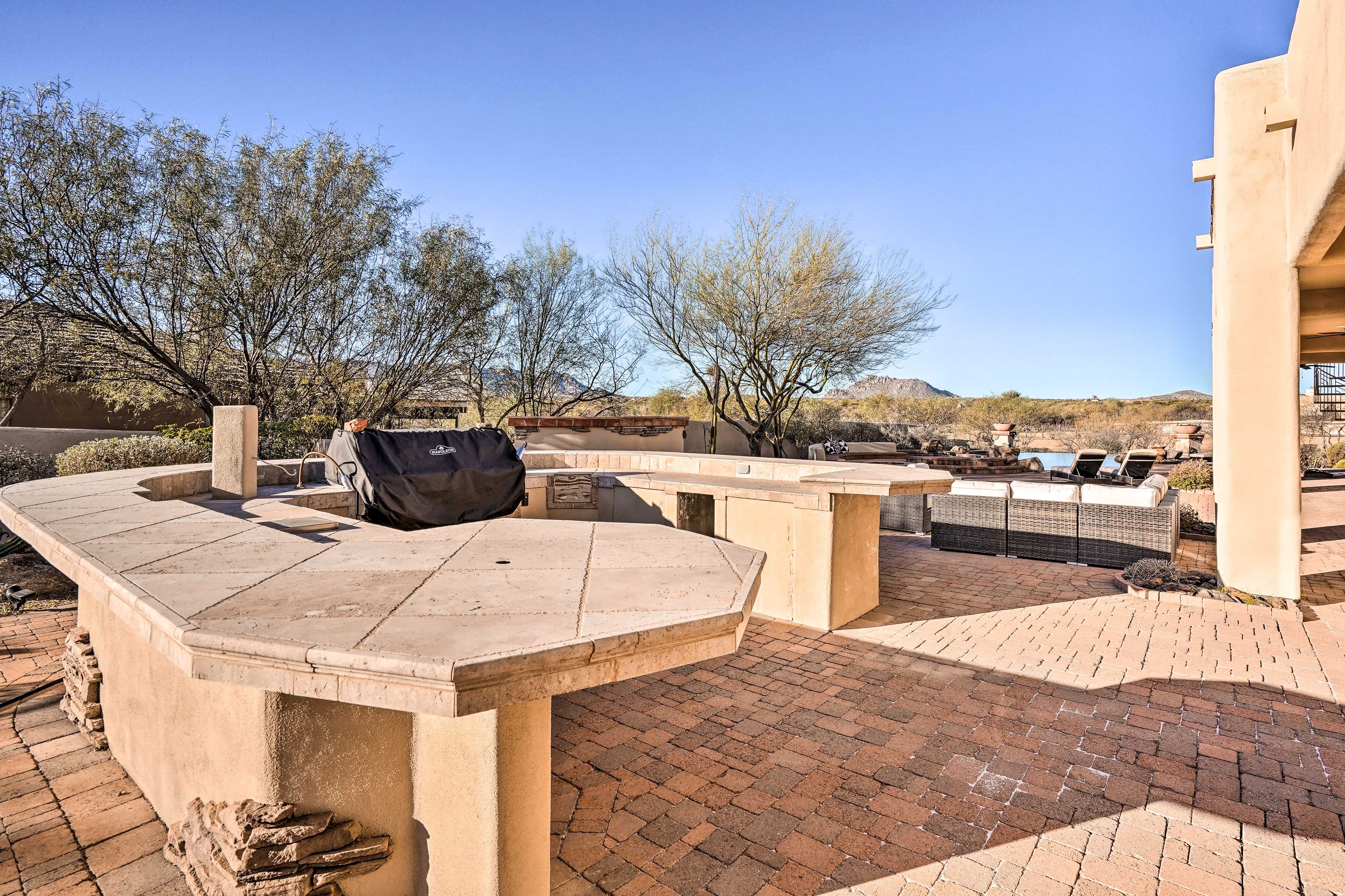Grilling Area | Dining Set