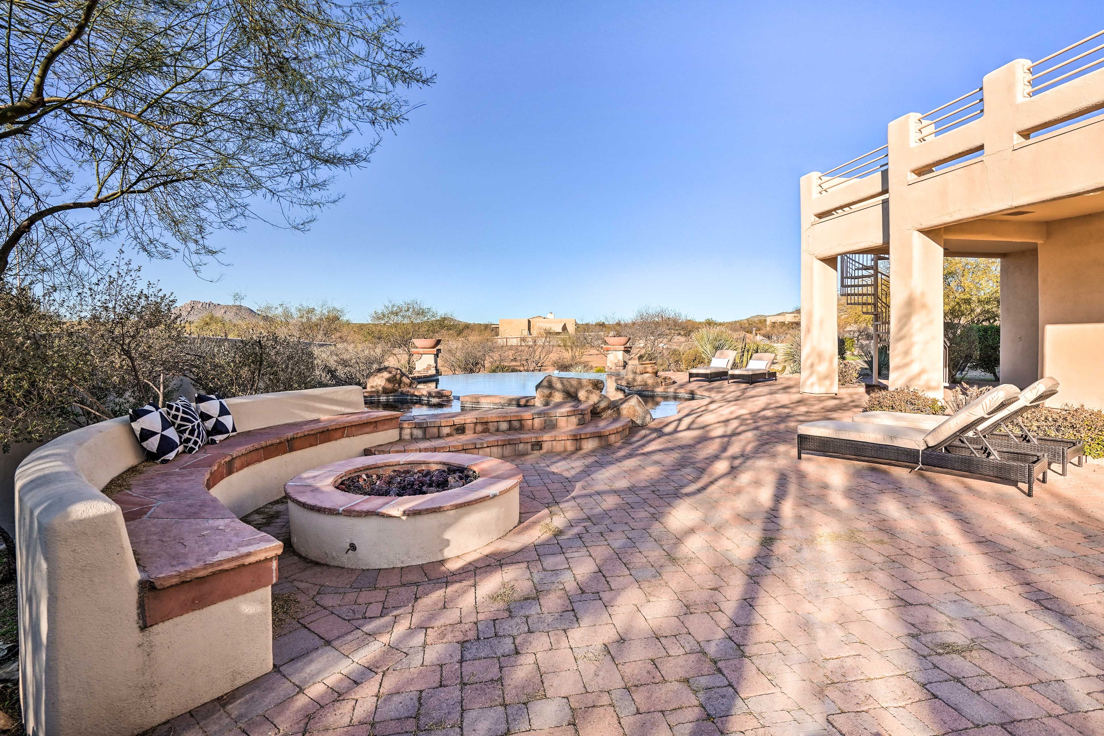 Private Yard | Fire Pit