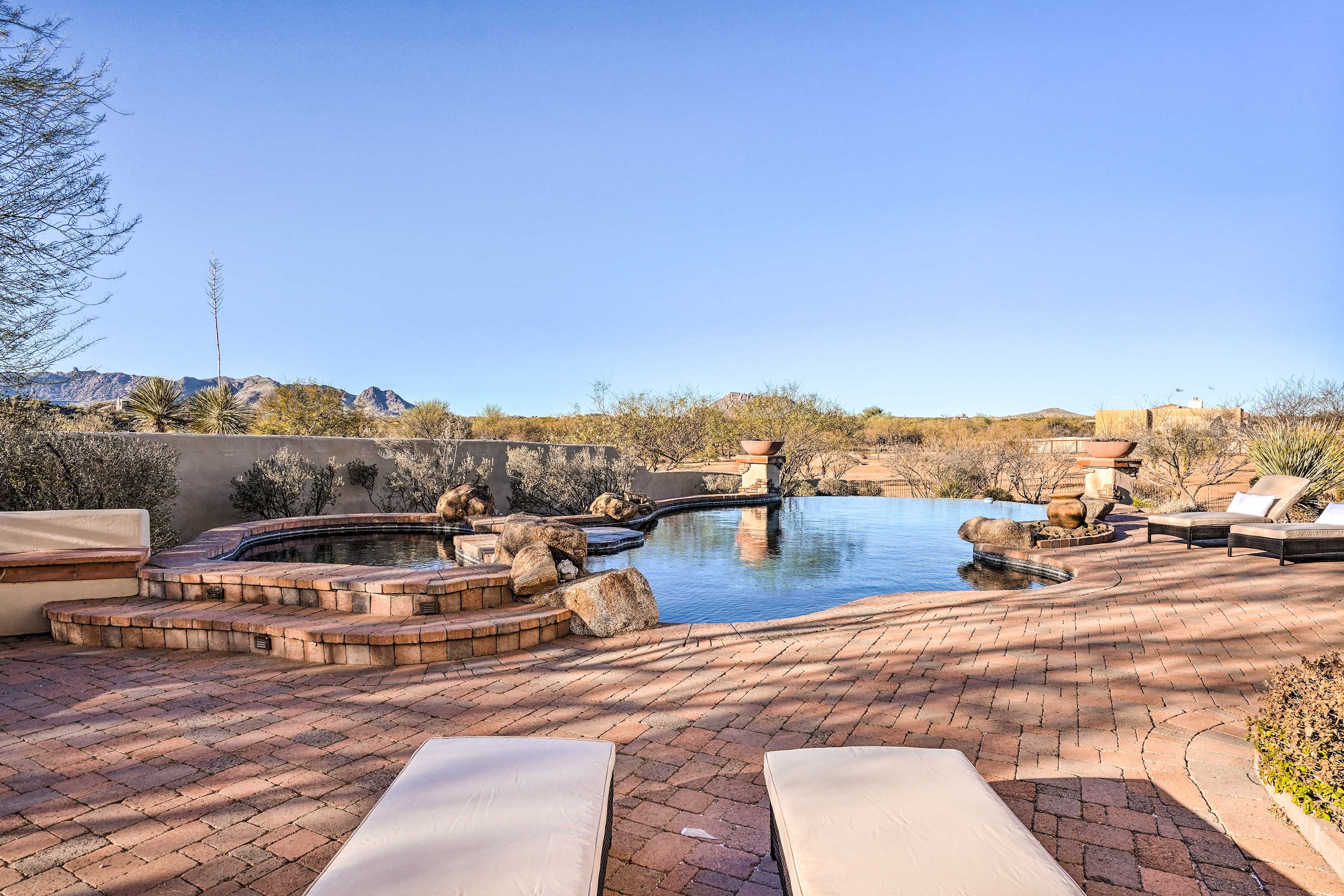 Infinity Pool & Spa
