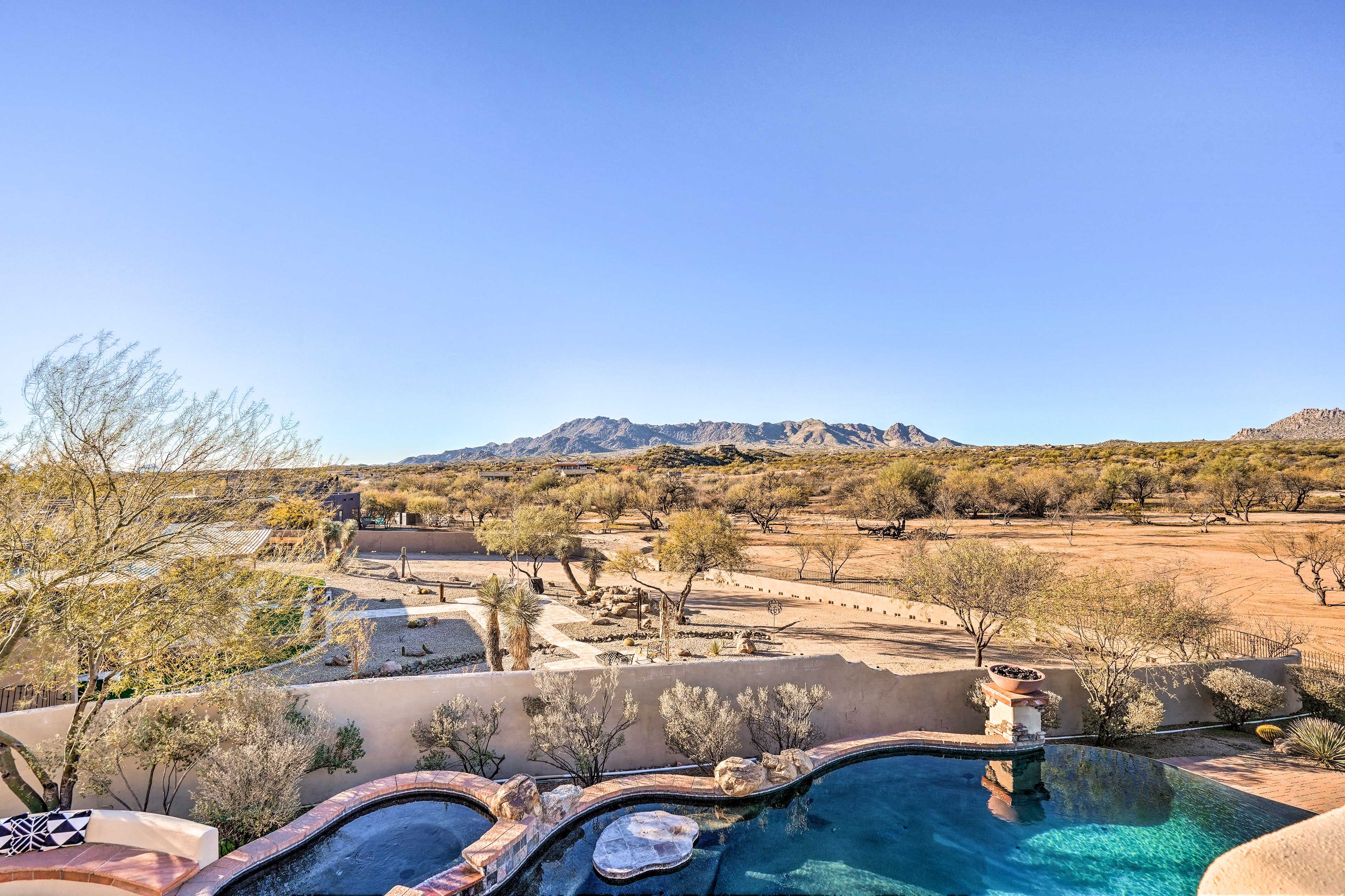 Pool & Mountain Views