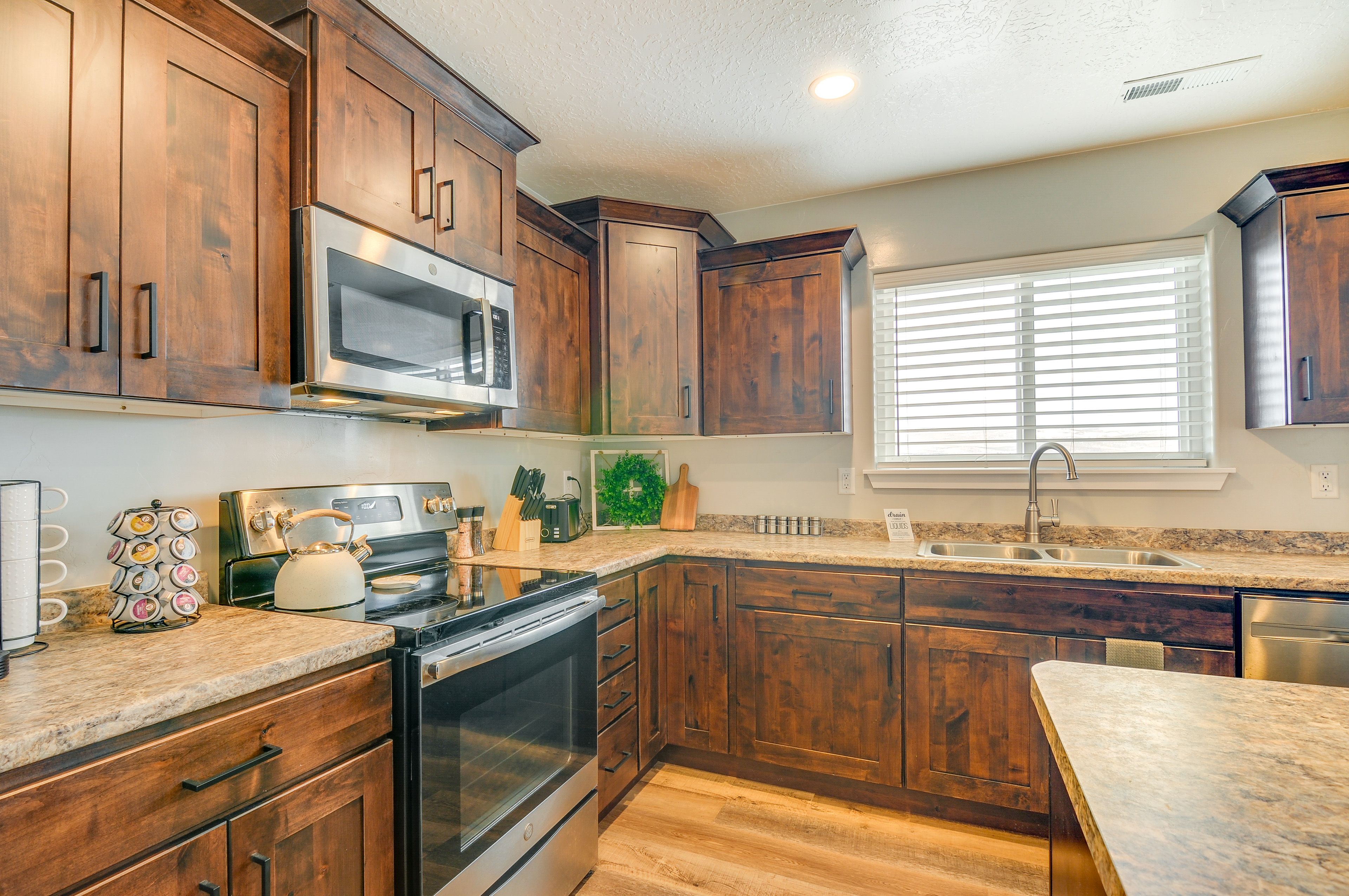 Kitchen | Keurig Coffee Maker | Ice Maker