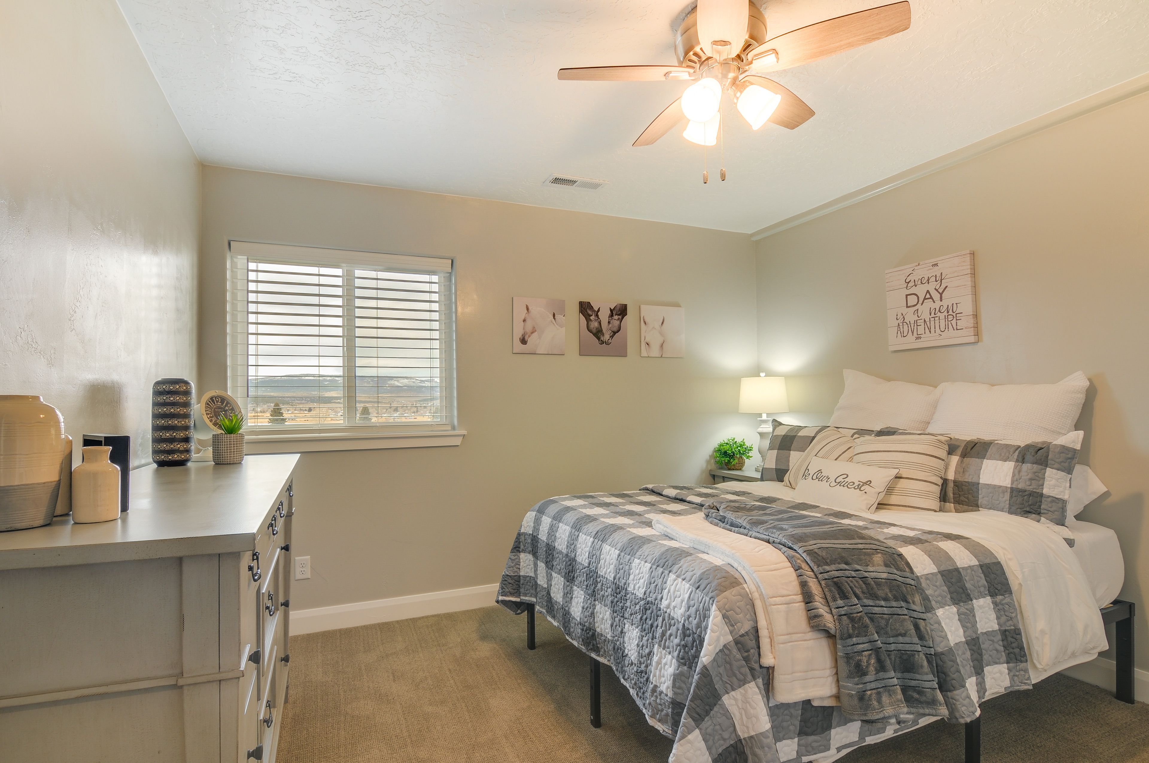 Bedroom 2 | Queen Bed