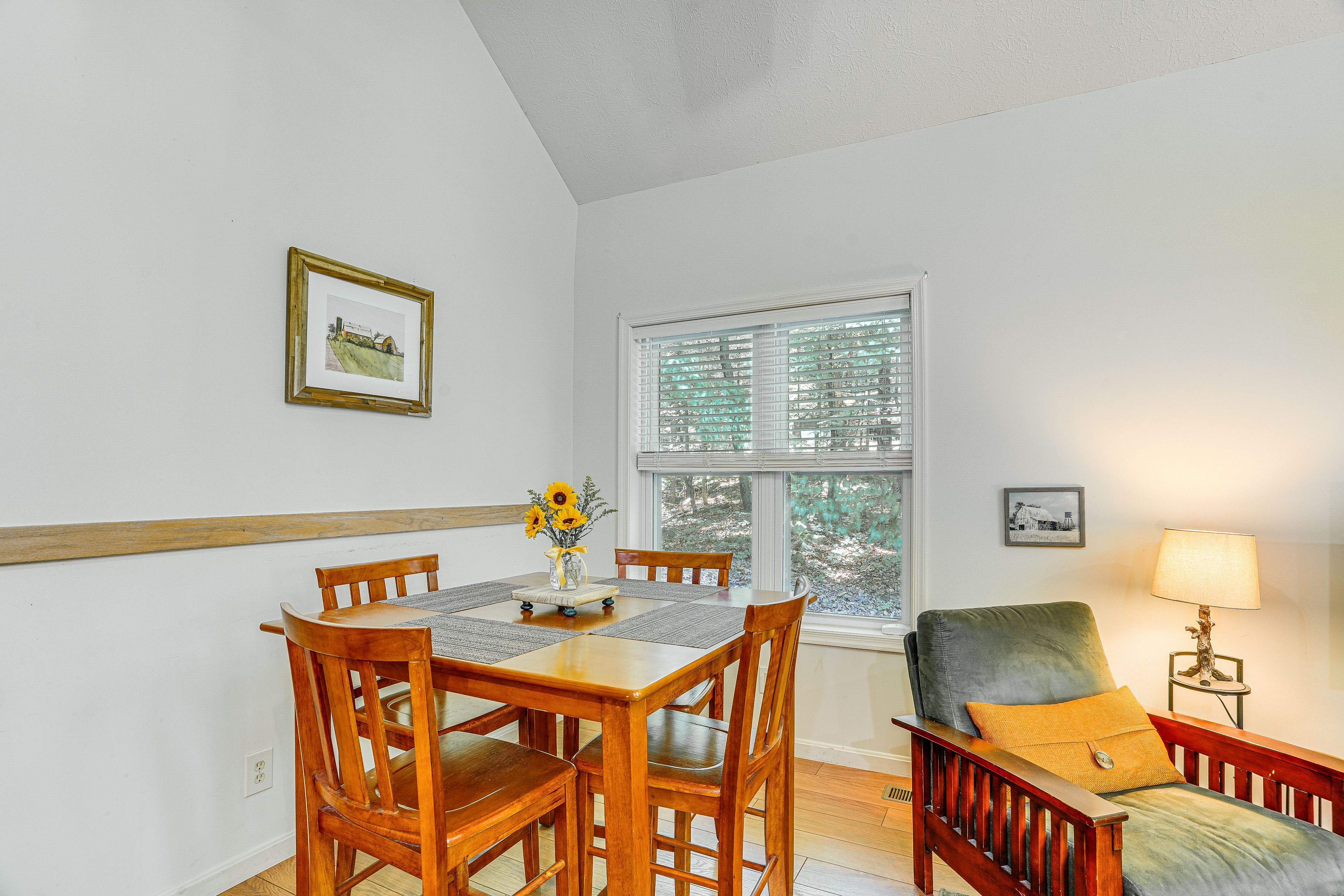 Dining Area | Dishes & Flatware Provided