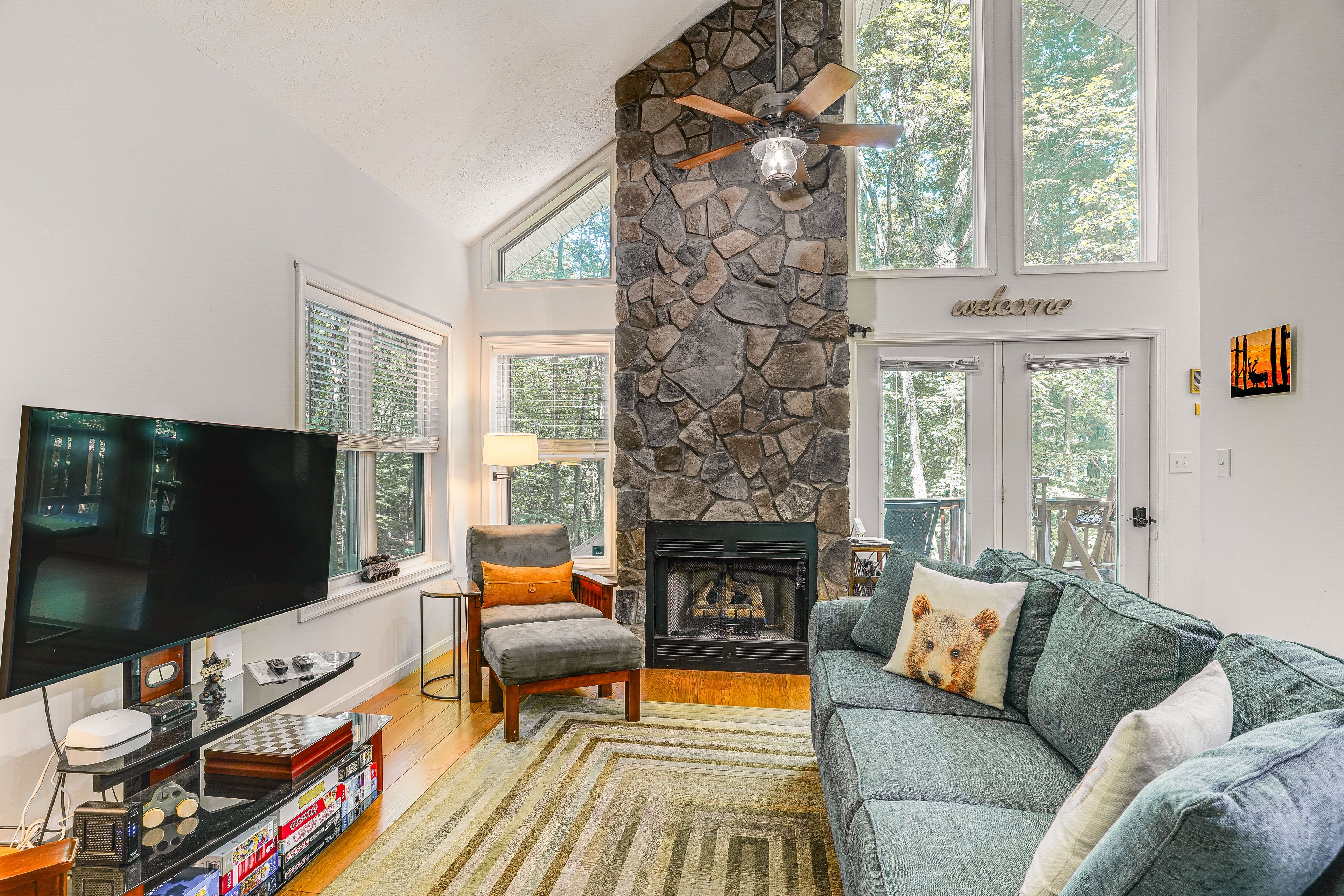 Living Room | Sleeper Sofa | Smart TV | Gas Fireplace | Board Games