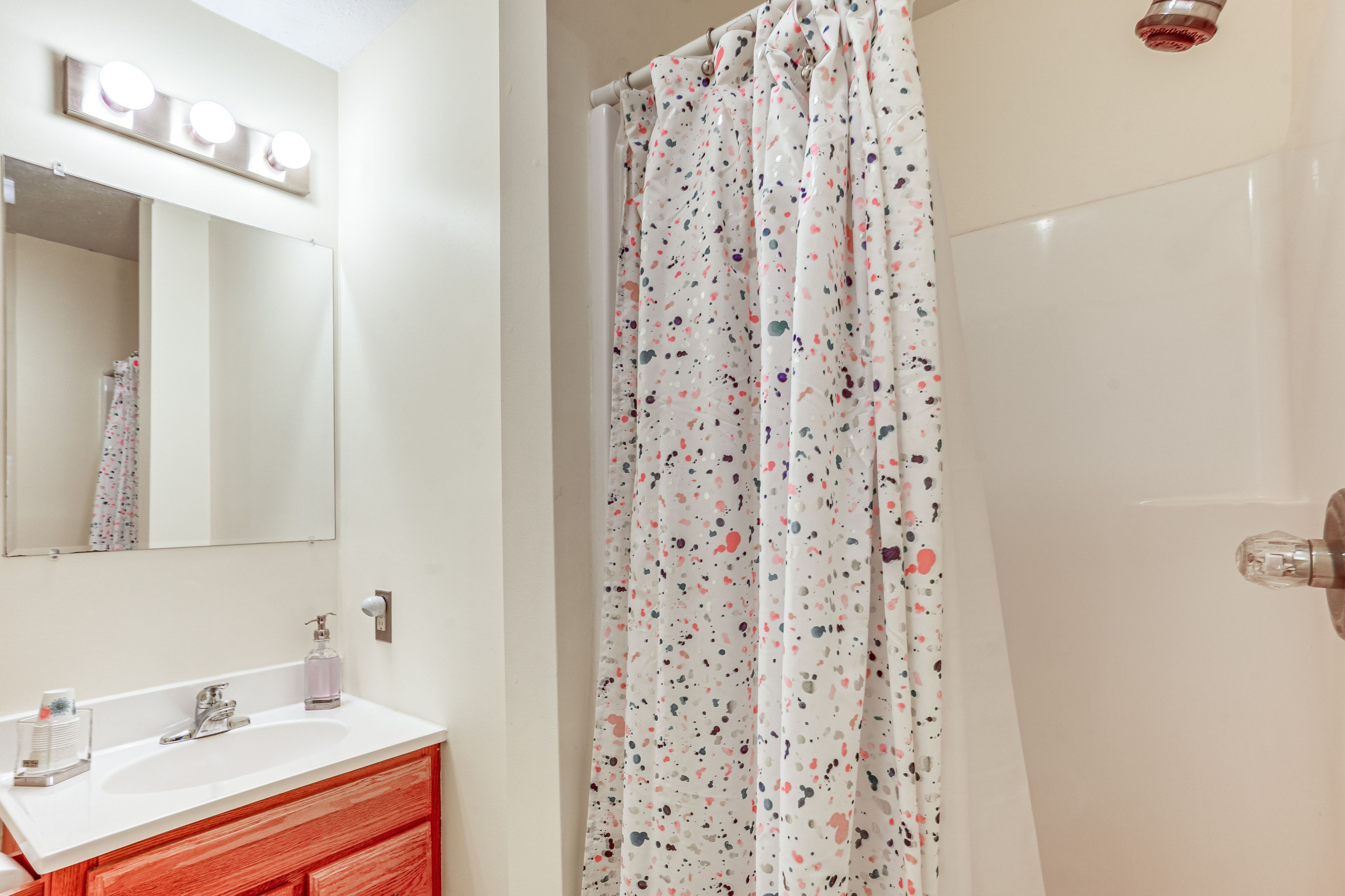 En-Suite Bathroom | Complimentary Toiletries | Towels Provided