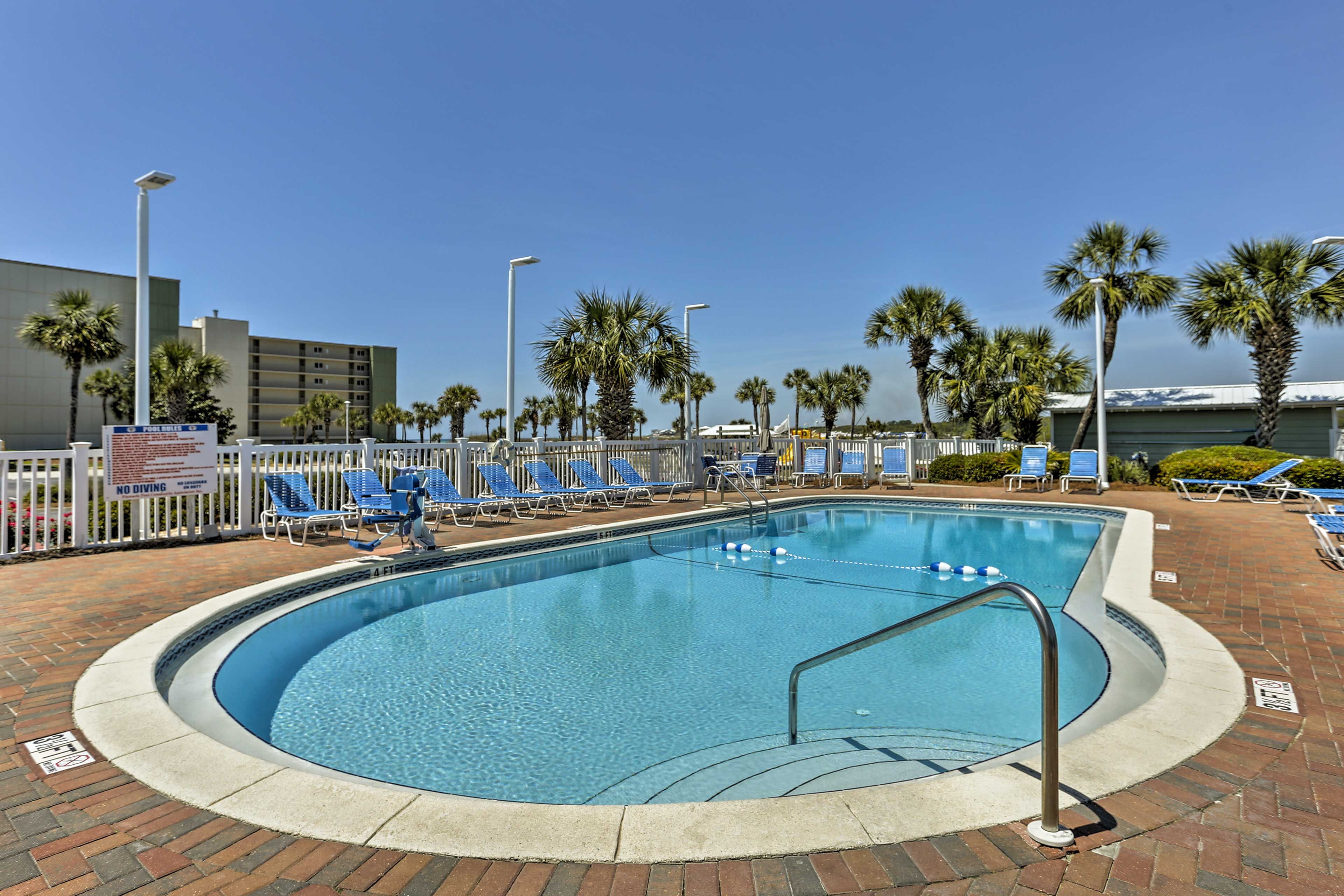 Community Amenities | Outdoor & Indoor Pools | Sundeck | Lounge Chairs
