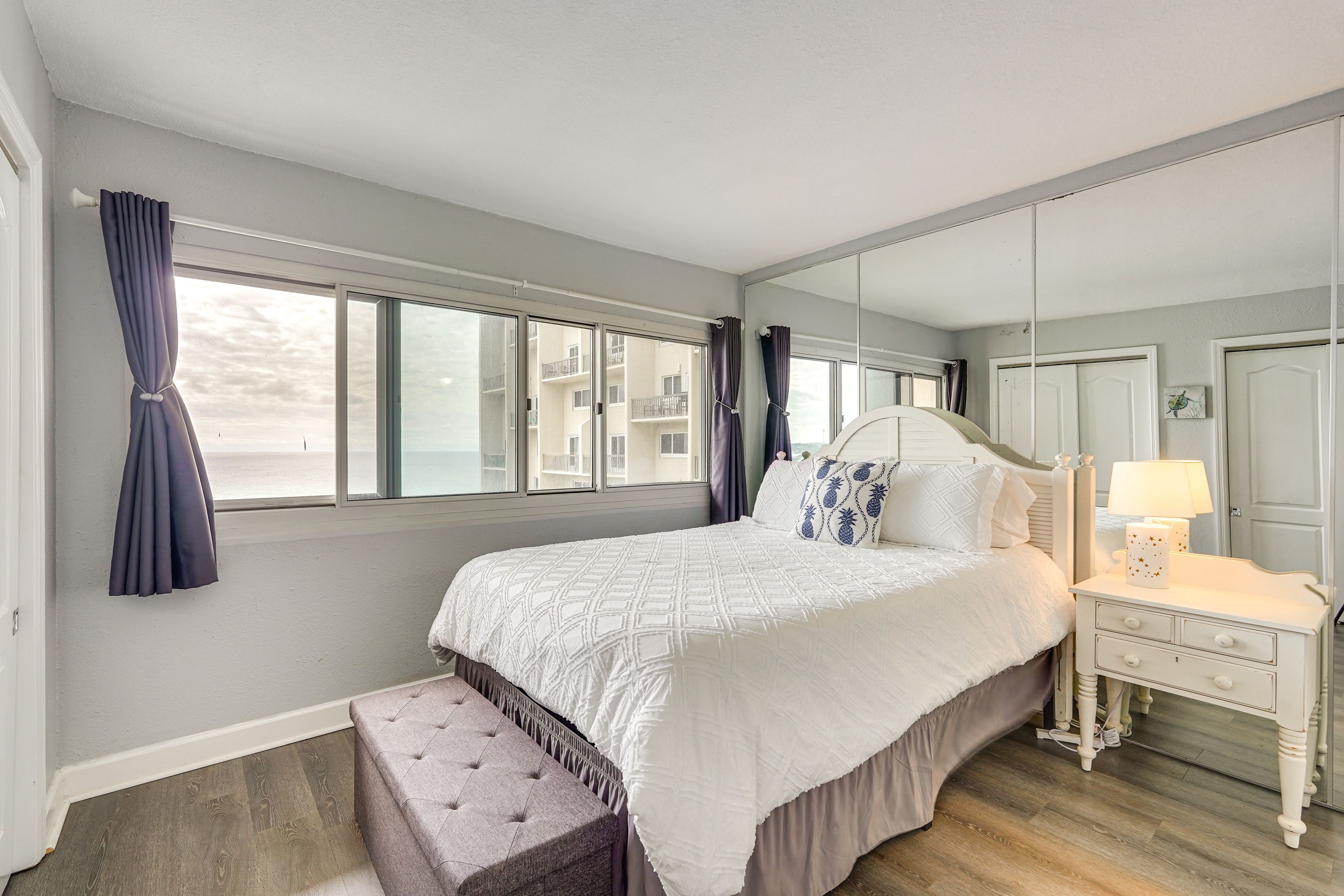 Bedroom 2 | Queen Bed | Smart TV | 2nd Floor