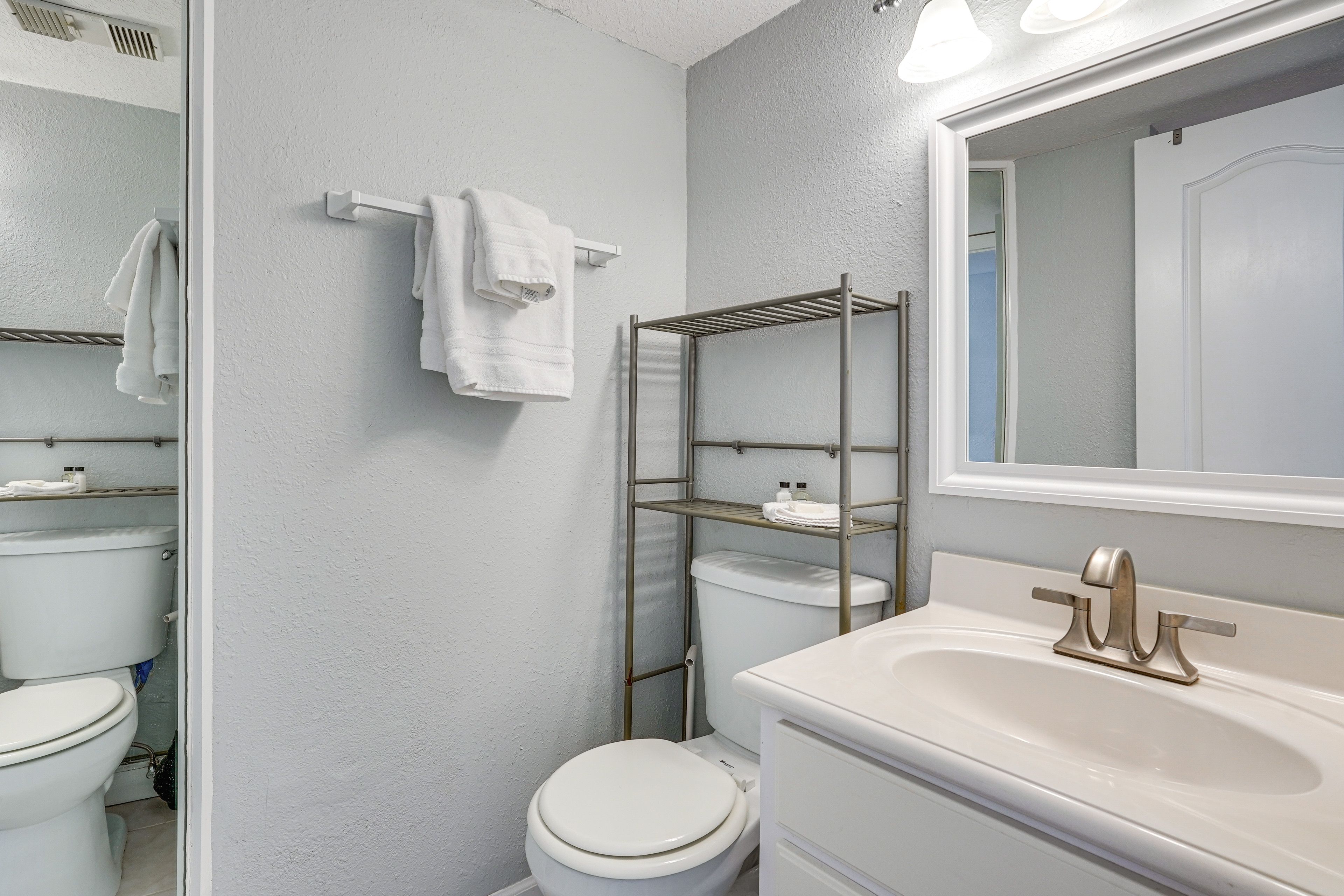 Bathroom | 2nd Floor