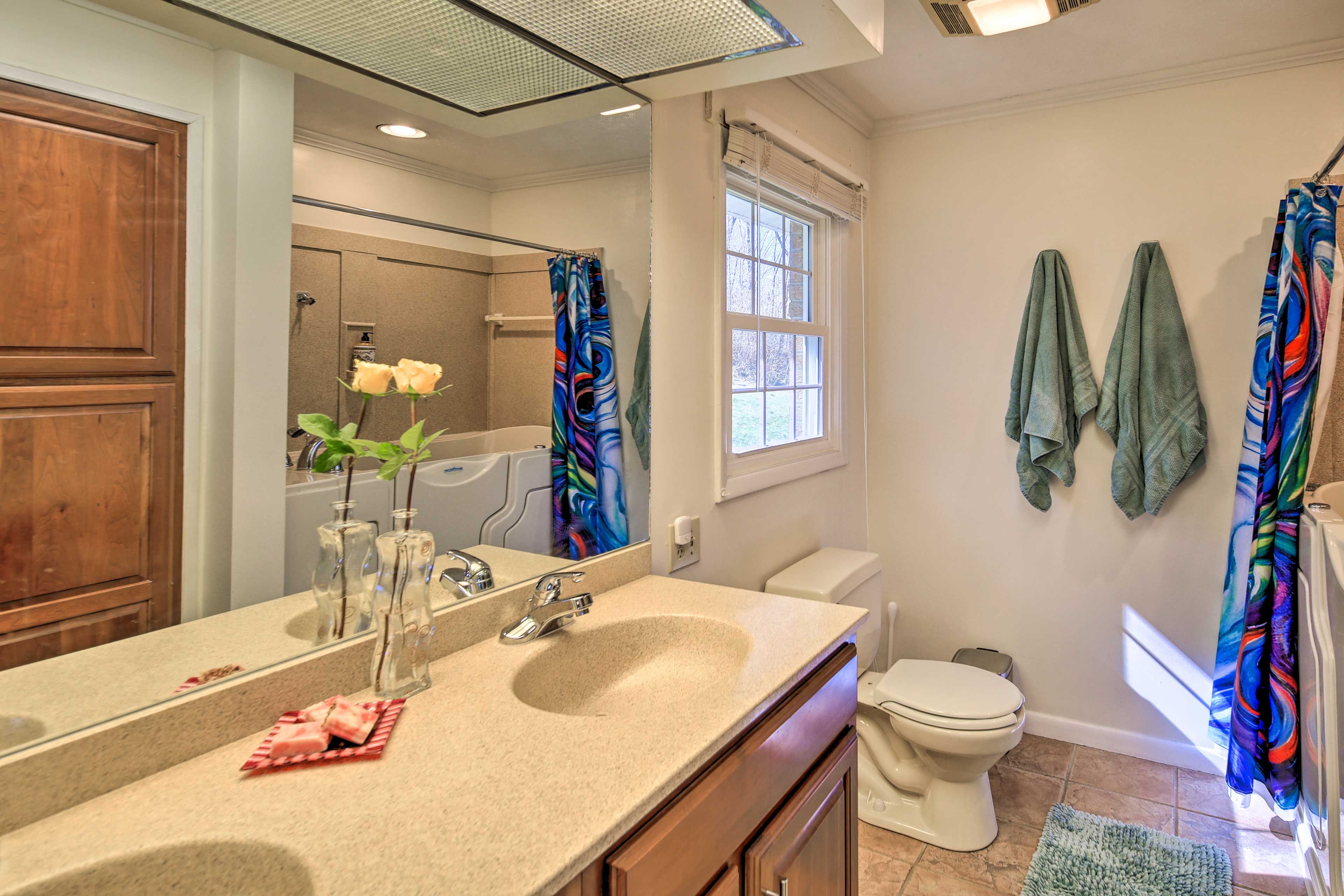 En-Suite Bathroom | Complimentary Toiletries