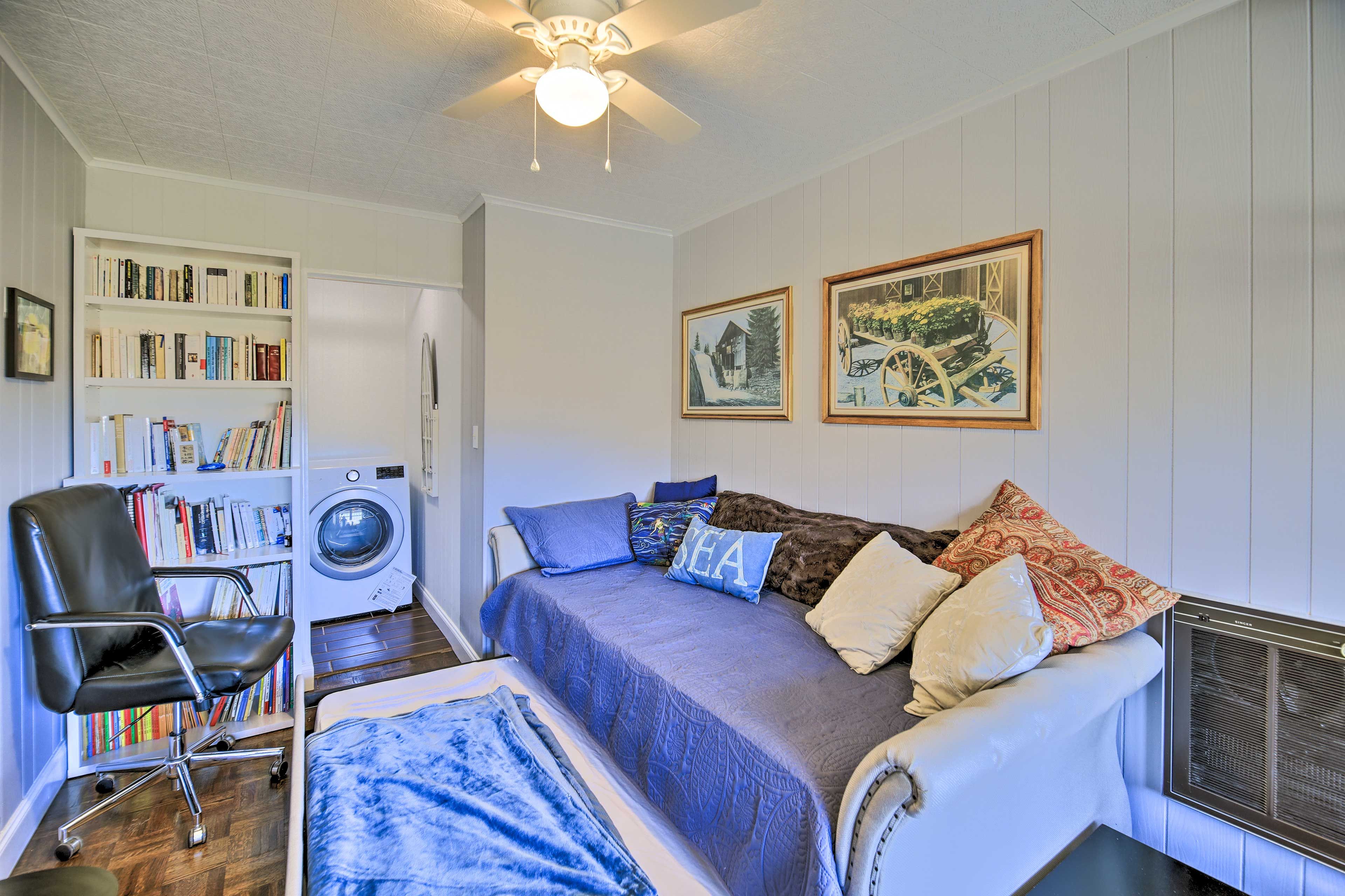Bedroom 3 | Twin Daybed w/ Twin Trundle