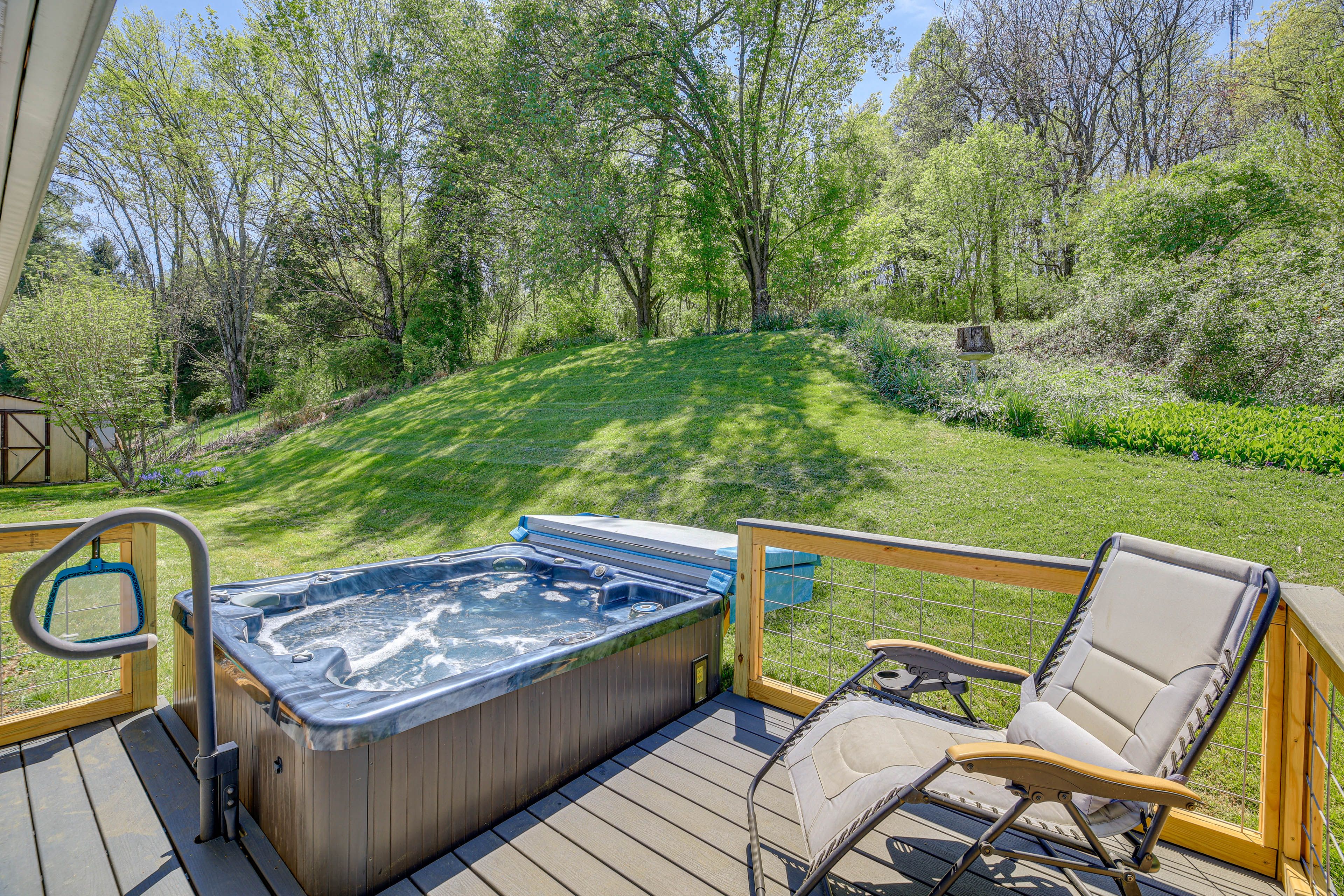 Private Deck | Outdoor Seating | Hot Tub