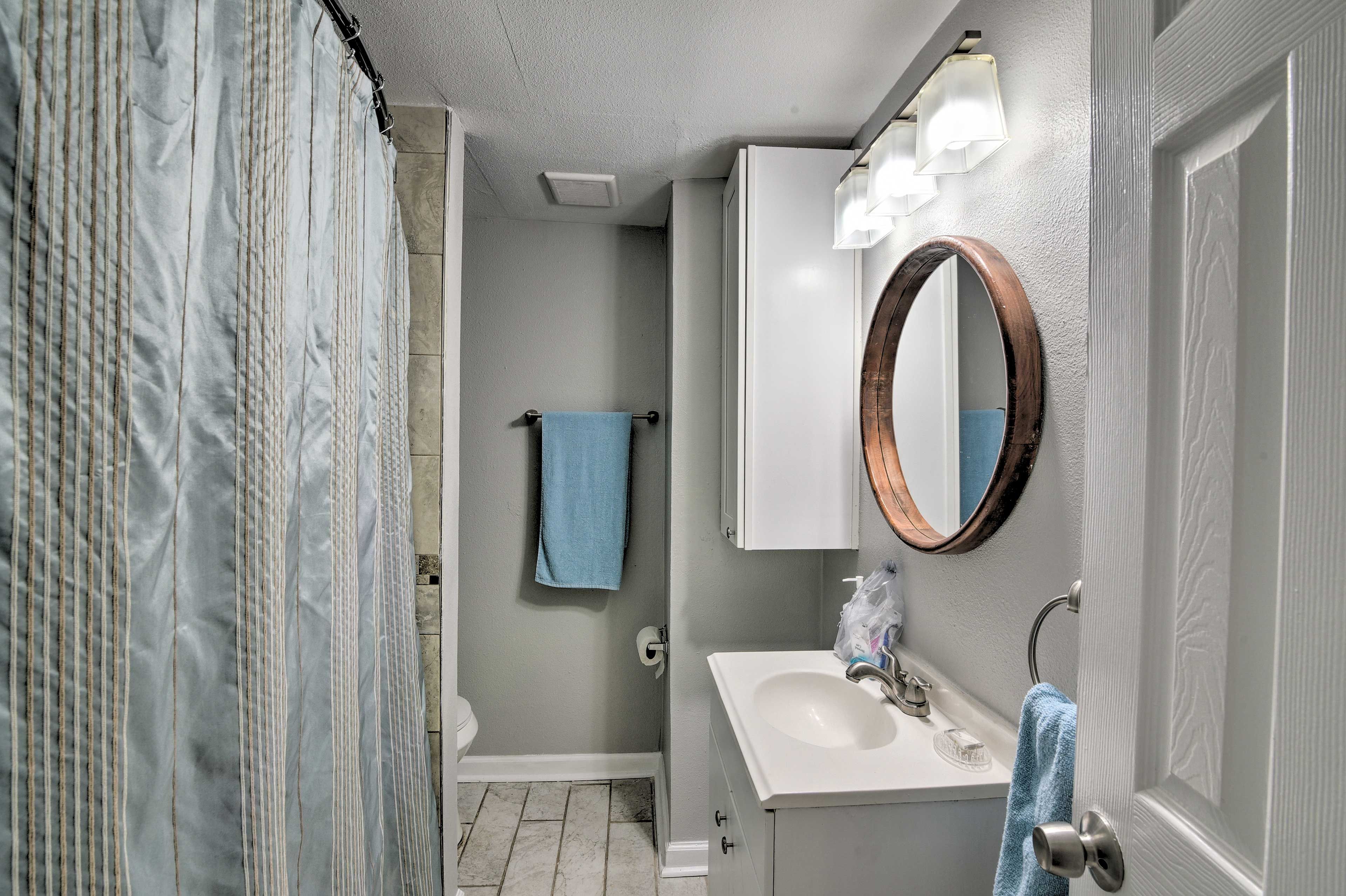 Full Bathroom | Complimentary Toiletries | Hair Dryer | Towels Provided