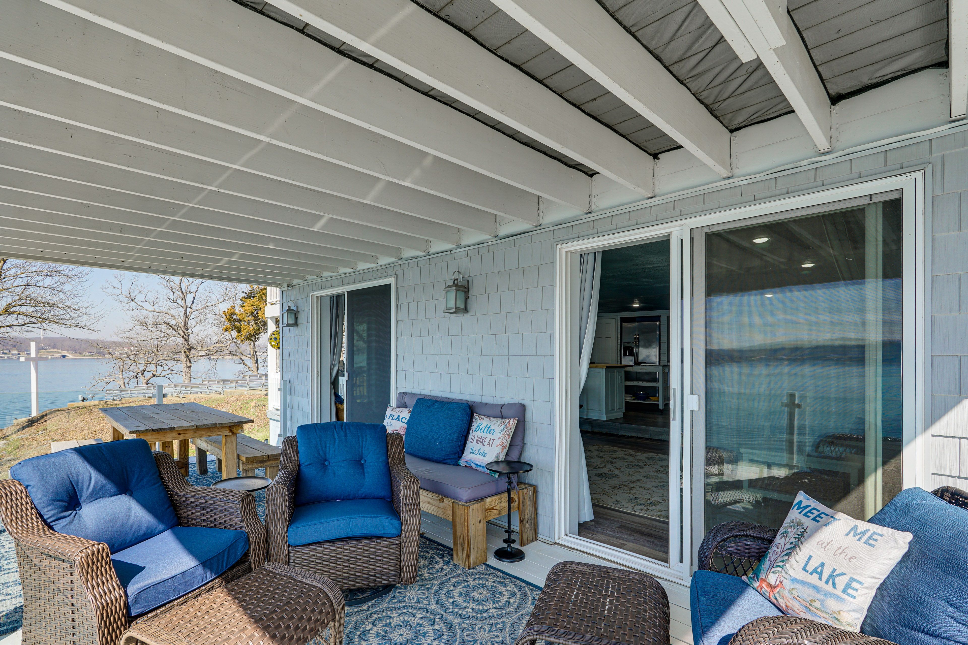 Sun Porch | Seating & Dining
