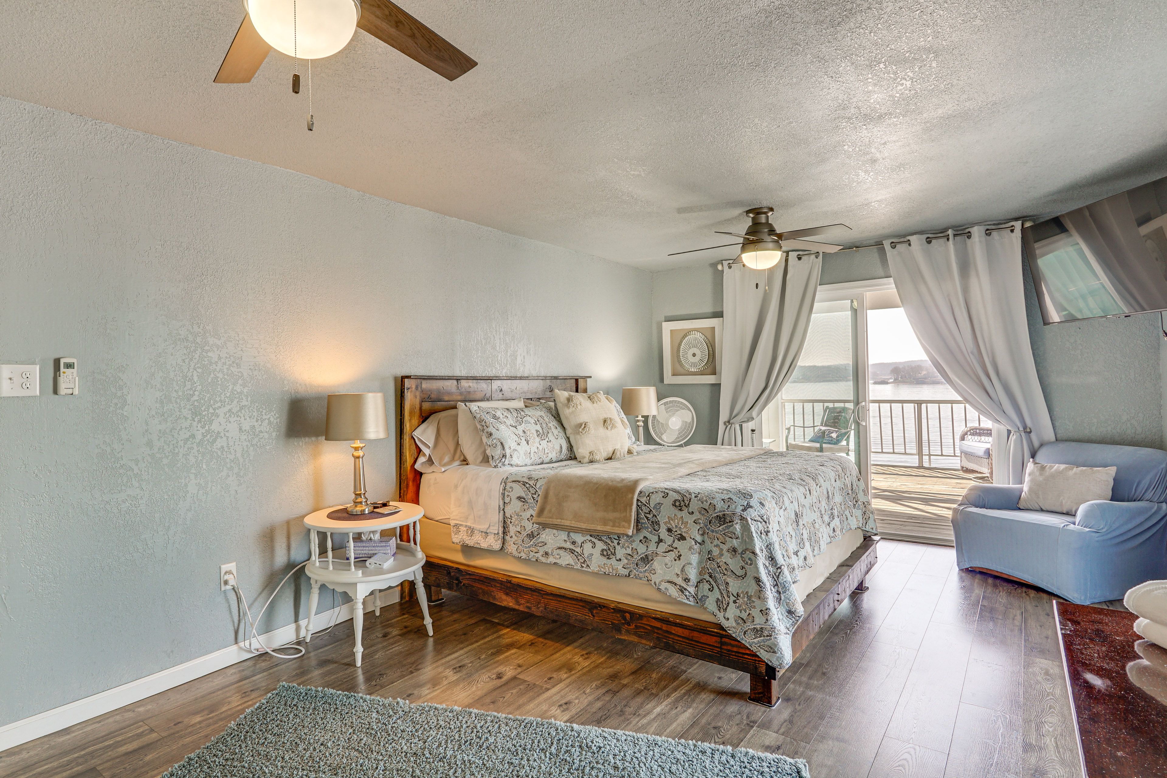 Bedroom 2 | Queen Bed | Smart TV | 2nd Floor