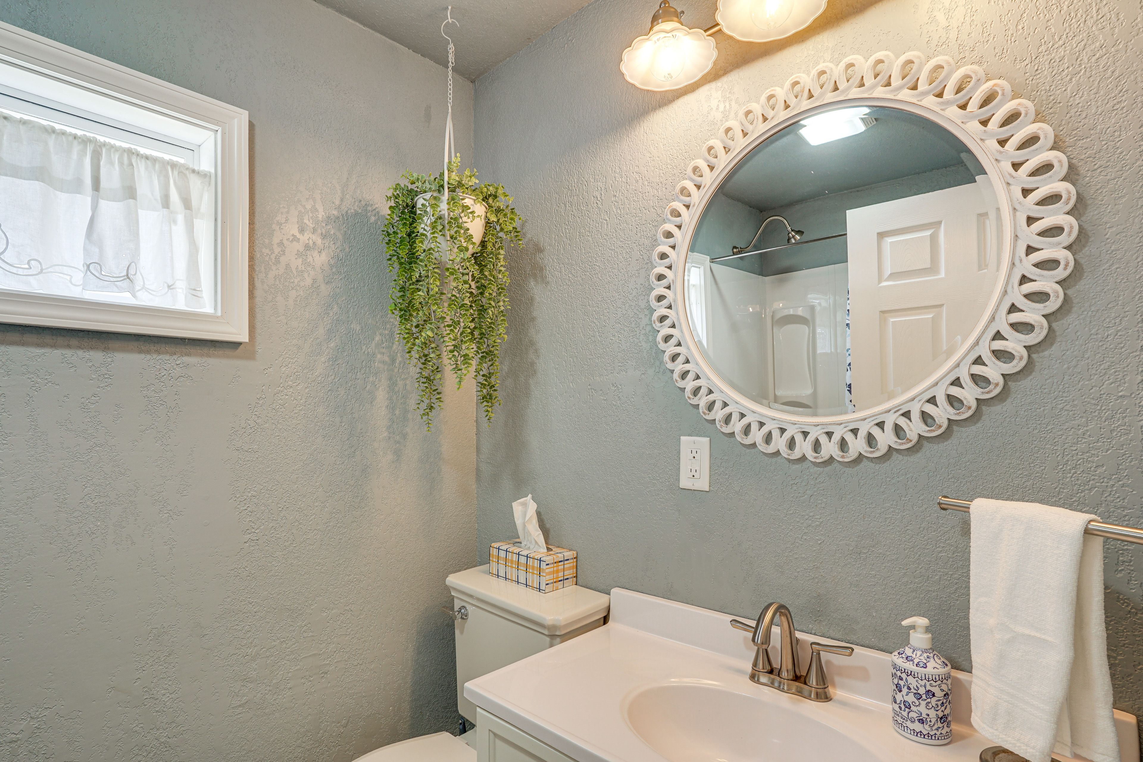 Full Bathroom | 2nd Floor