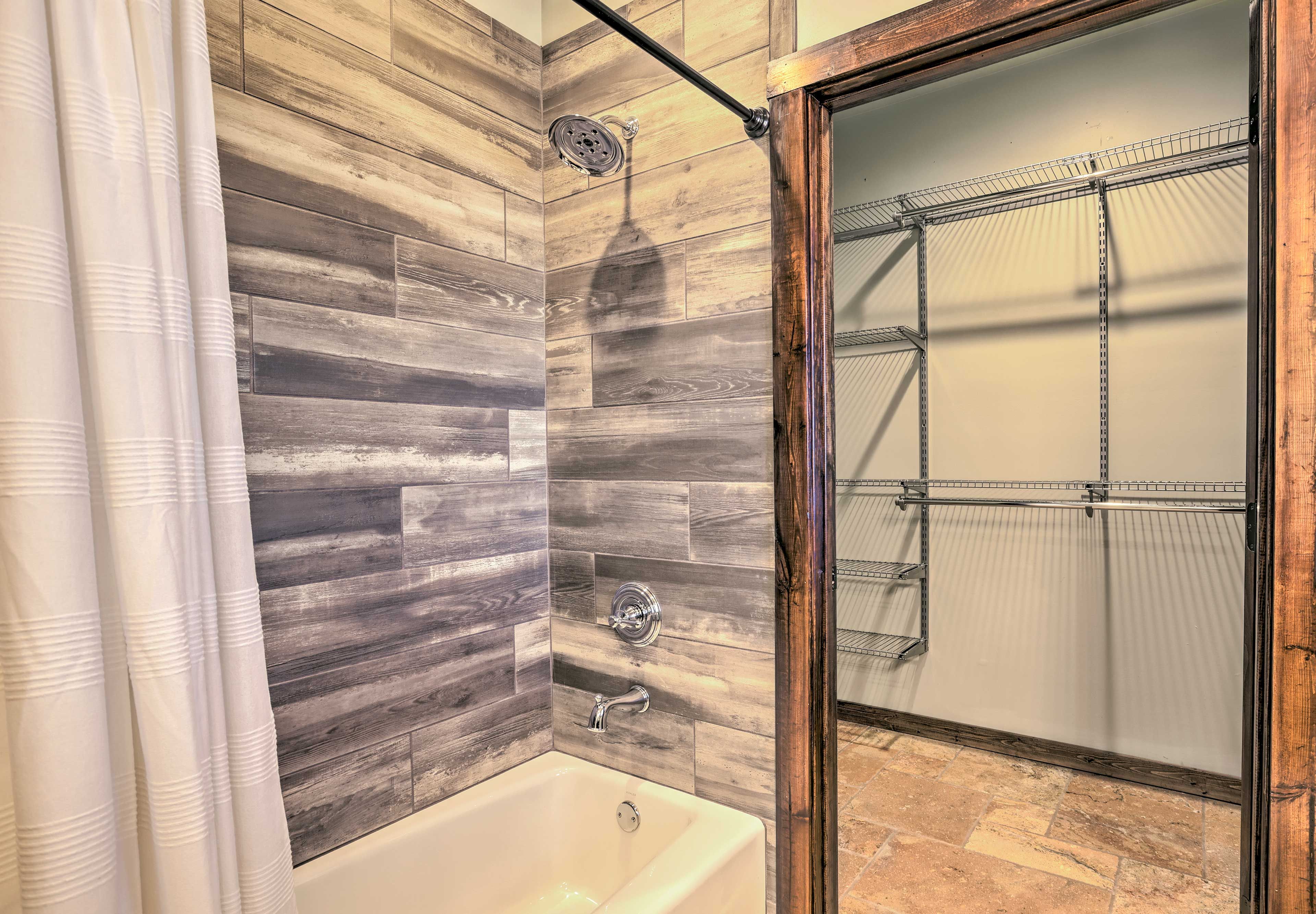 Full Bathroom | Shower/Tub Combo