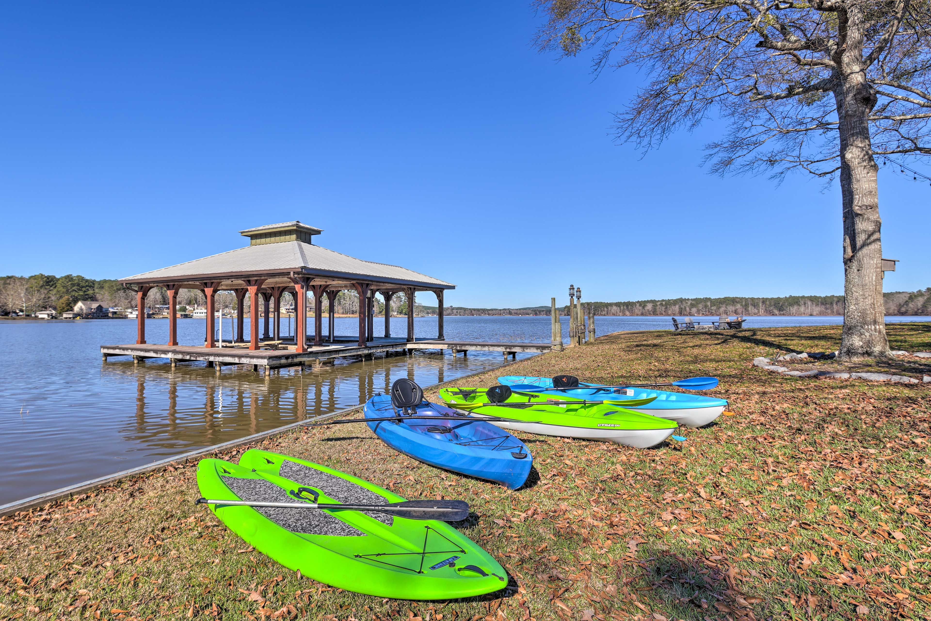 Shared Amenities | 3 Kayaks | Standup Paddleboards