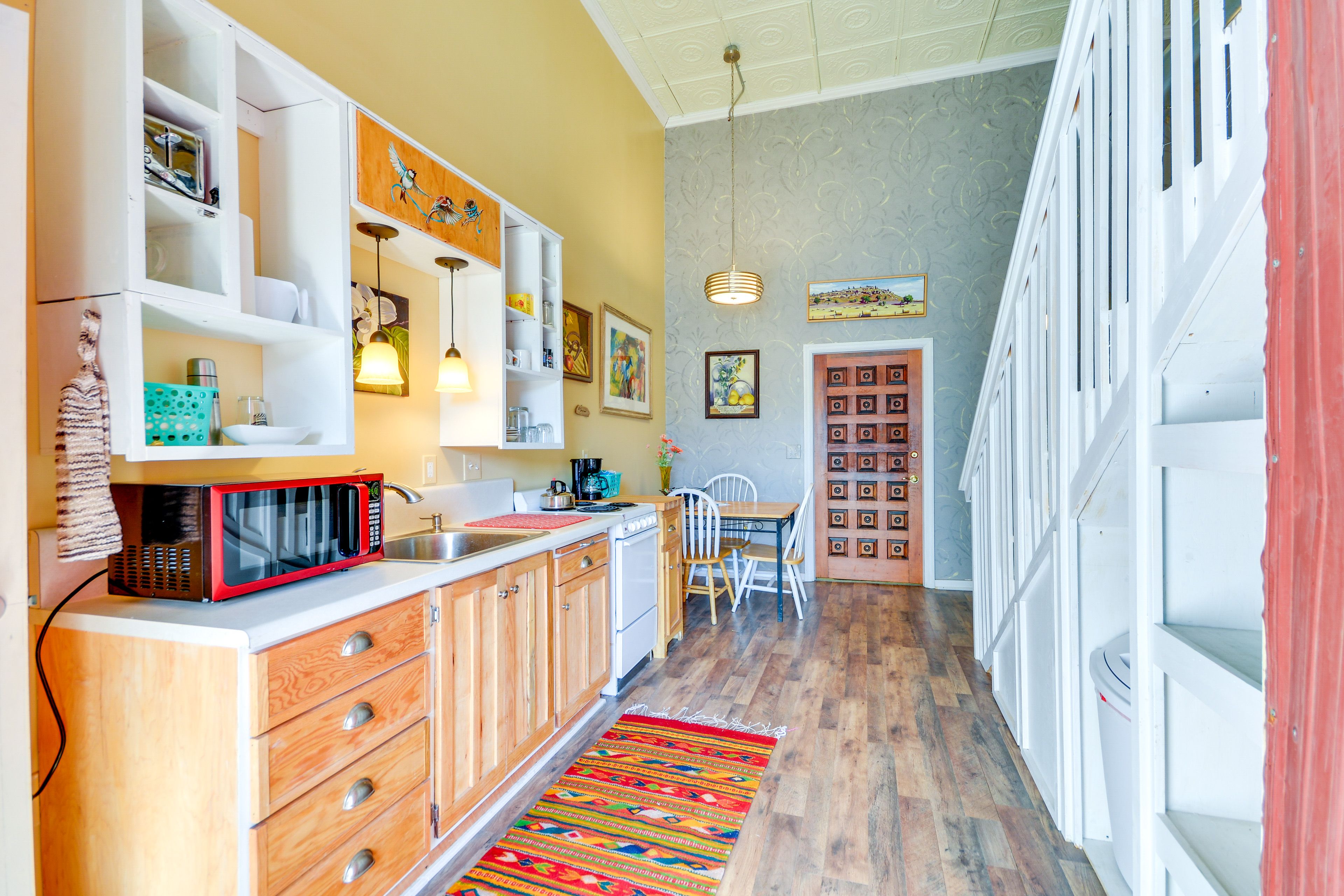 Apartment Living Space | Well-Equipped Kitchen