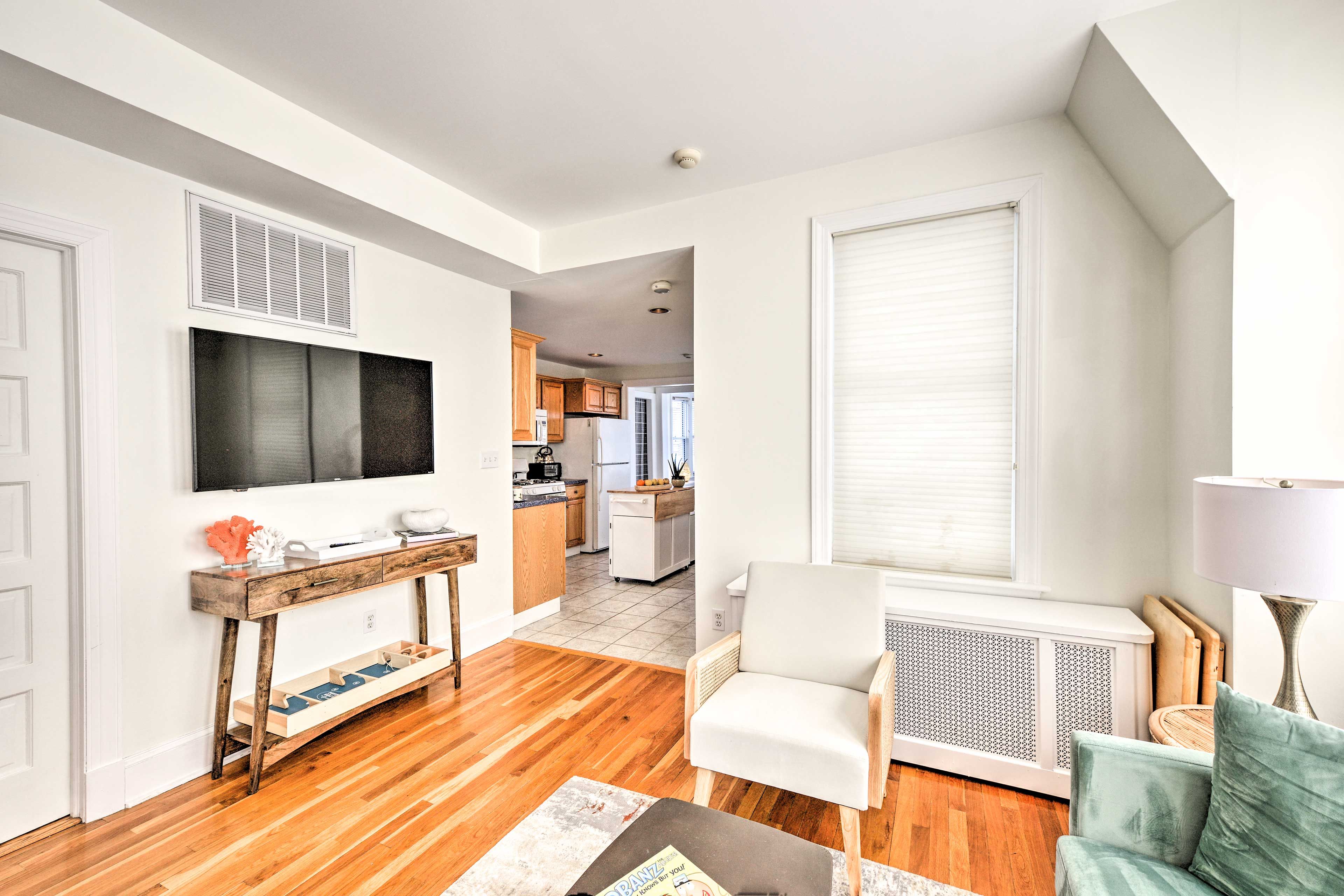 2nd Living Area | Smart TV