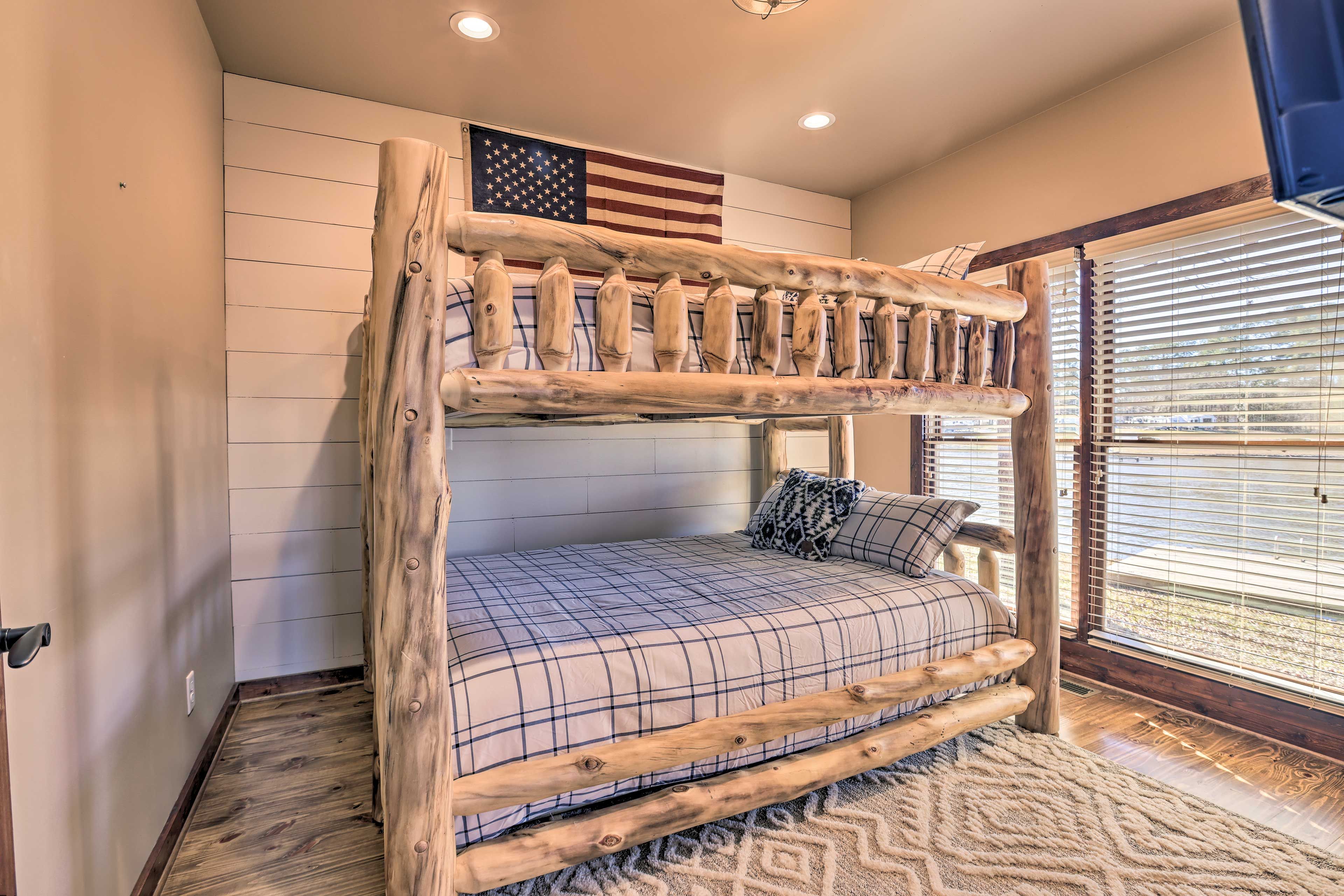 Bedroom 2 | Queen Bunk Bed | 2nd Floor