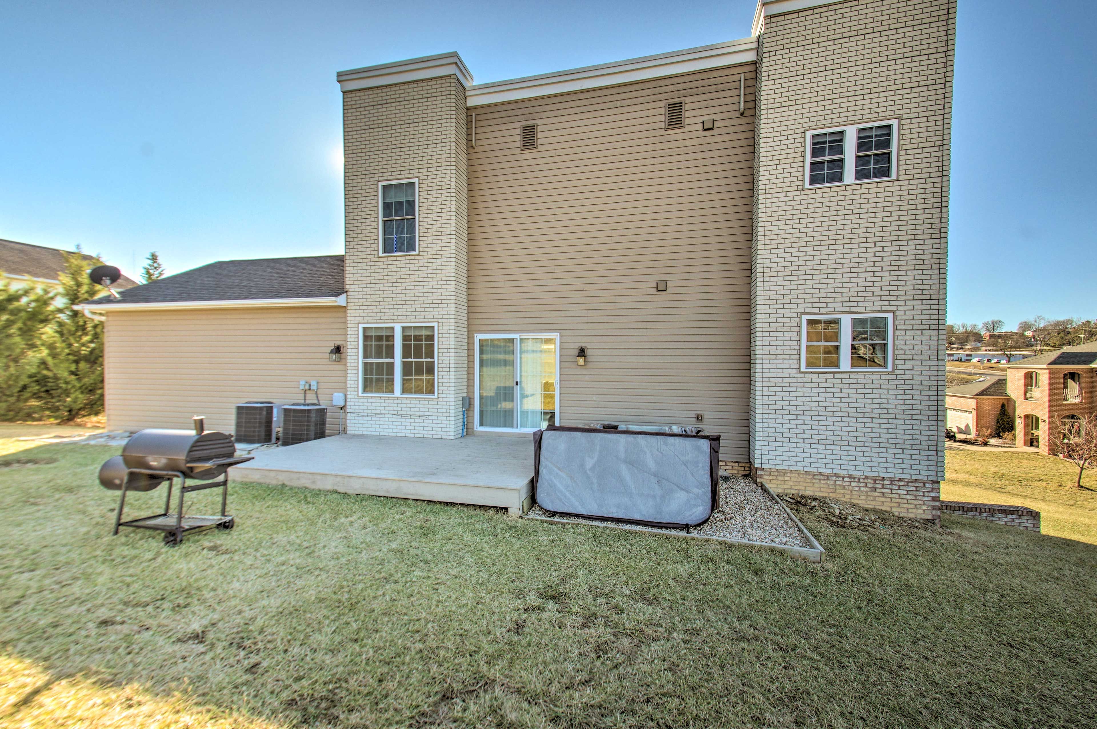 Private Deck/Backyard | Charcoal Grill | Driveway Parking (4 Vehicles)