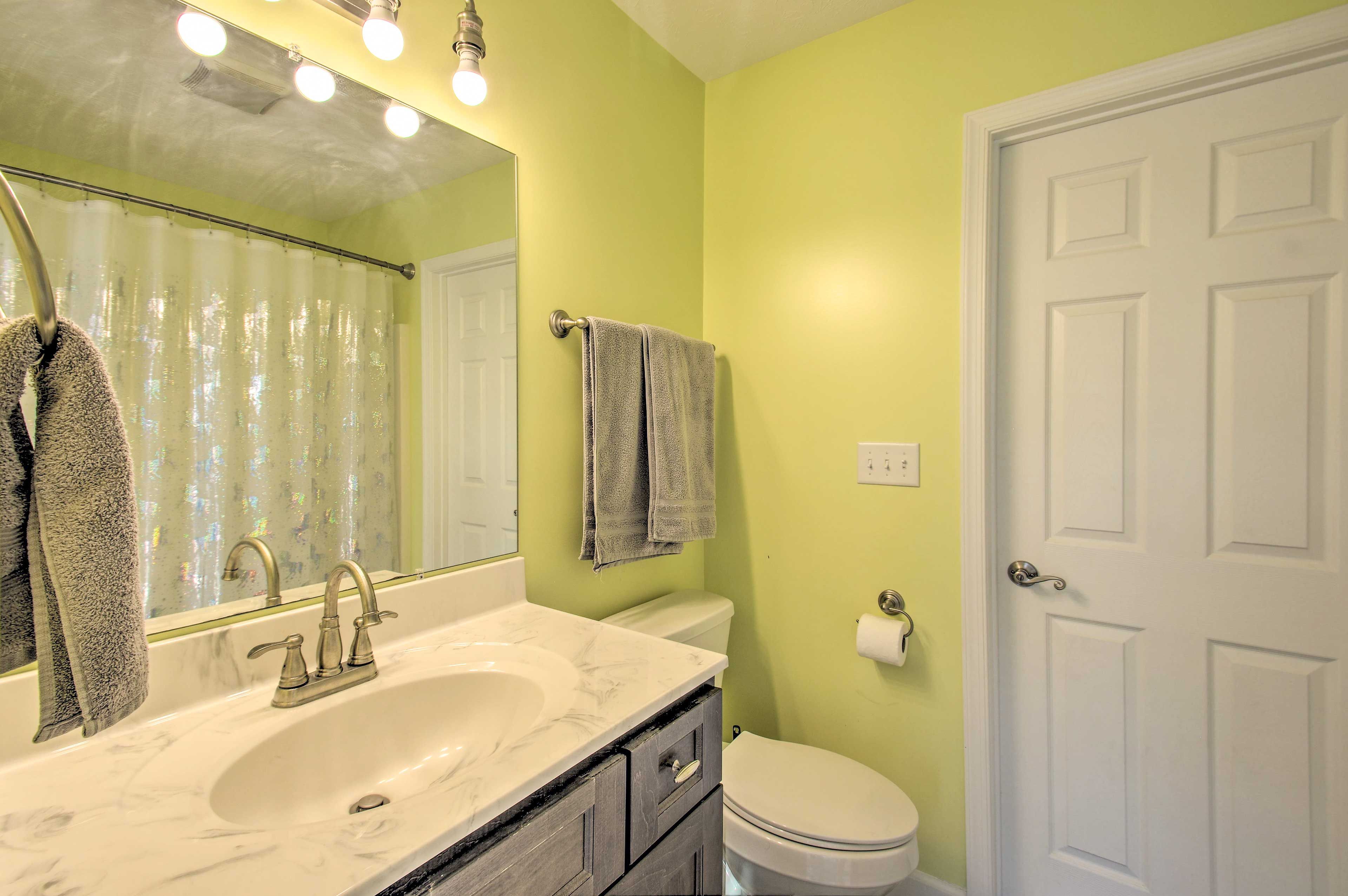 Full Bathroom | 2nd Floor