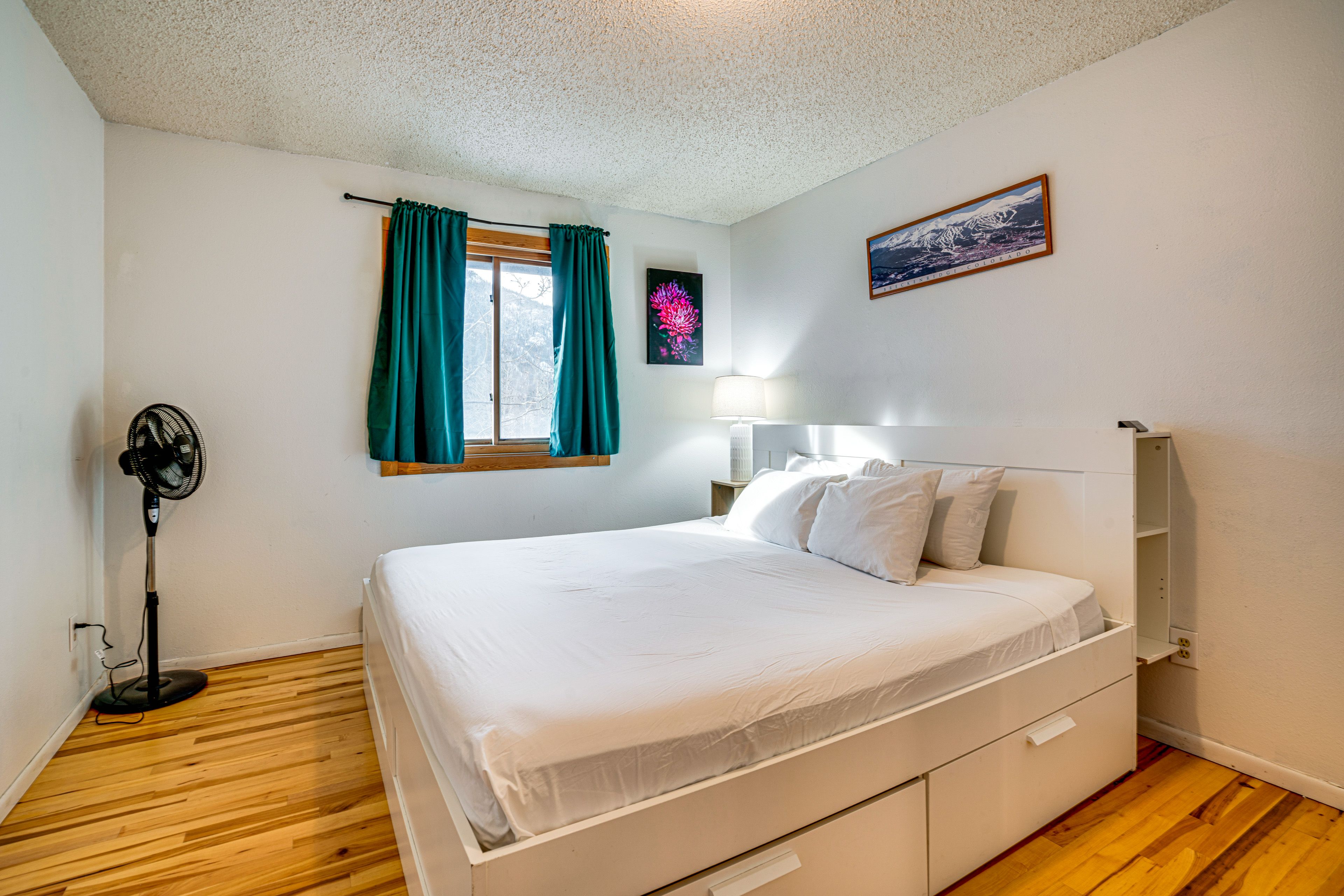 Bedroom 1 | King Bed