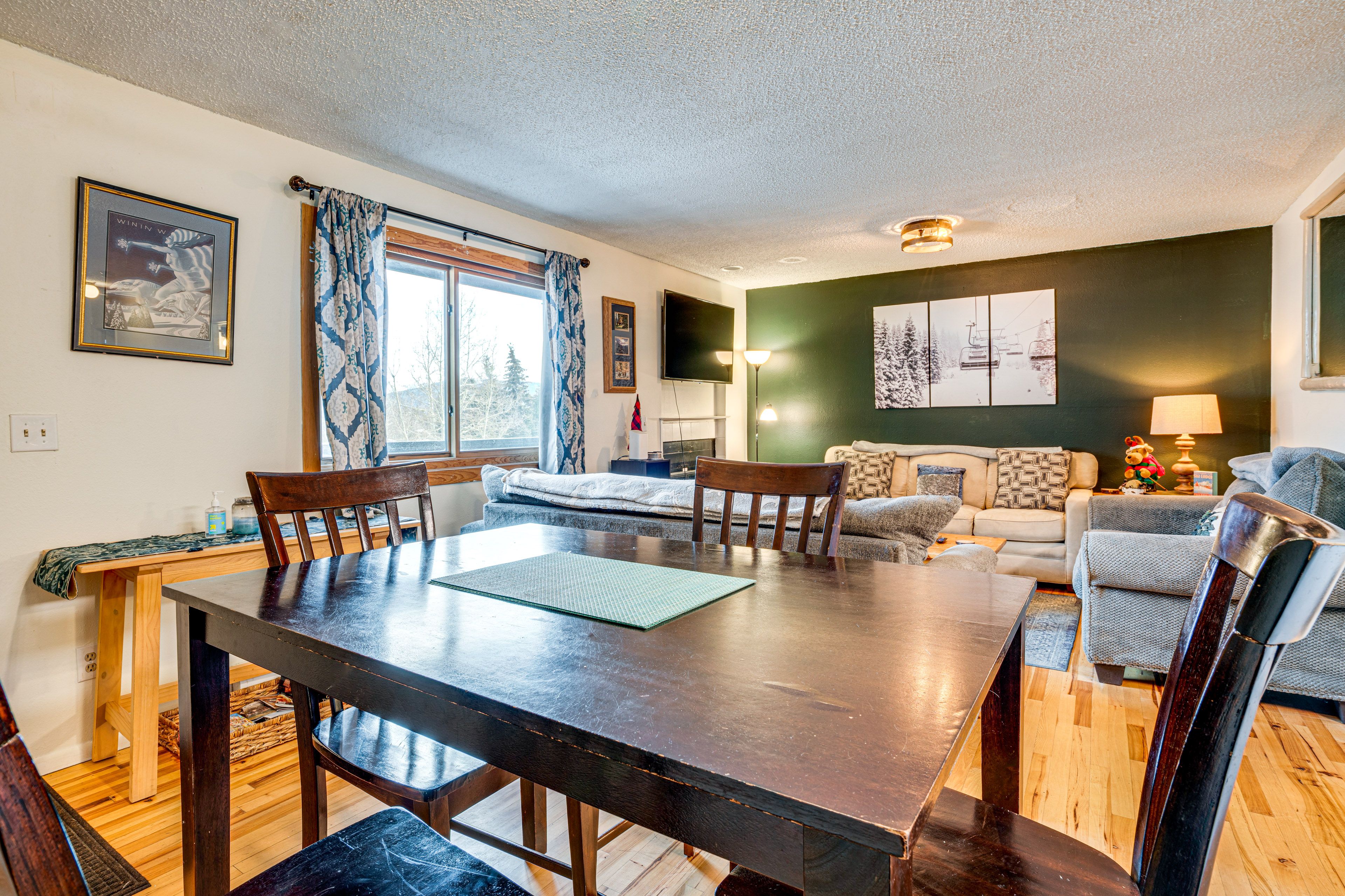 Dining Area | Dishware/Flatware