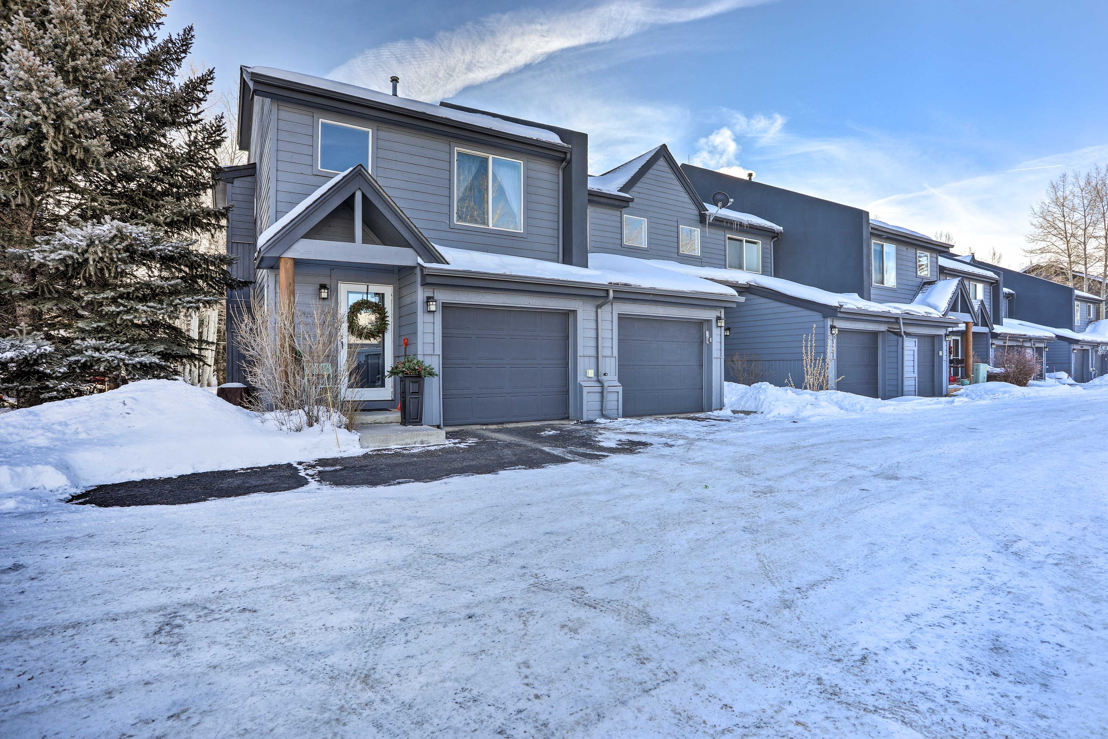 Entryway | Parking | Garage (1 Vehicle) | Driveway (1 Vehicle)