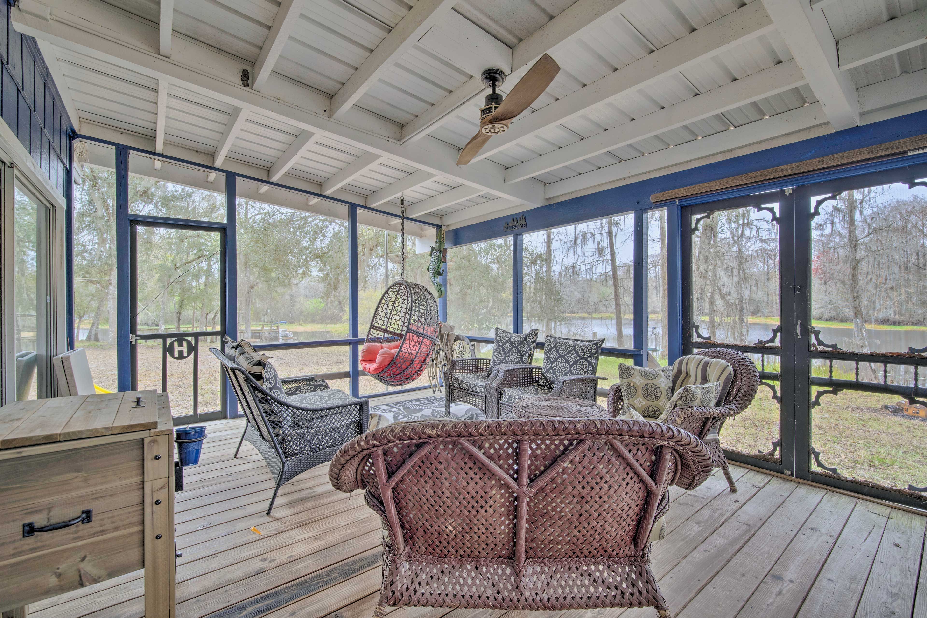 Screened Patio | Outdoor Seating