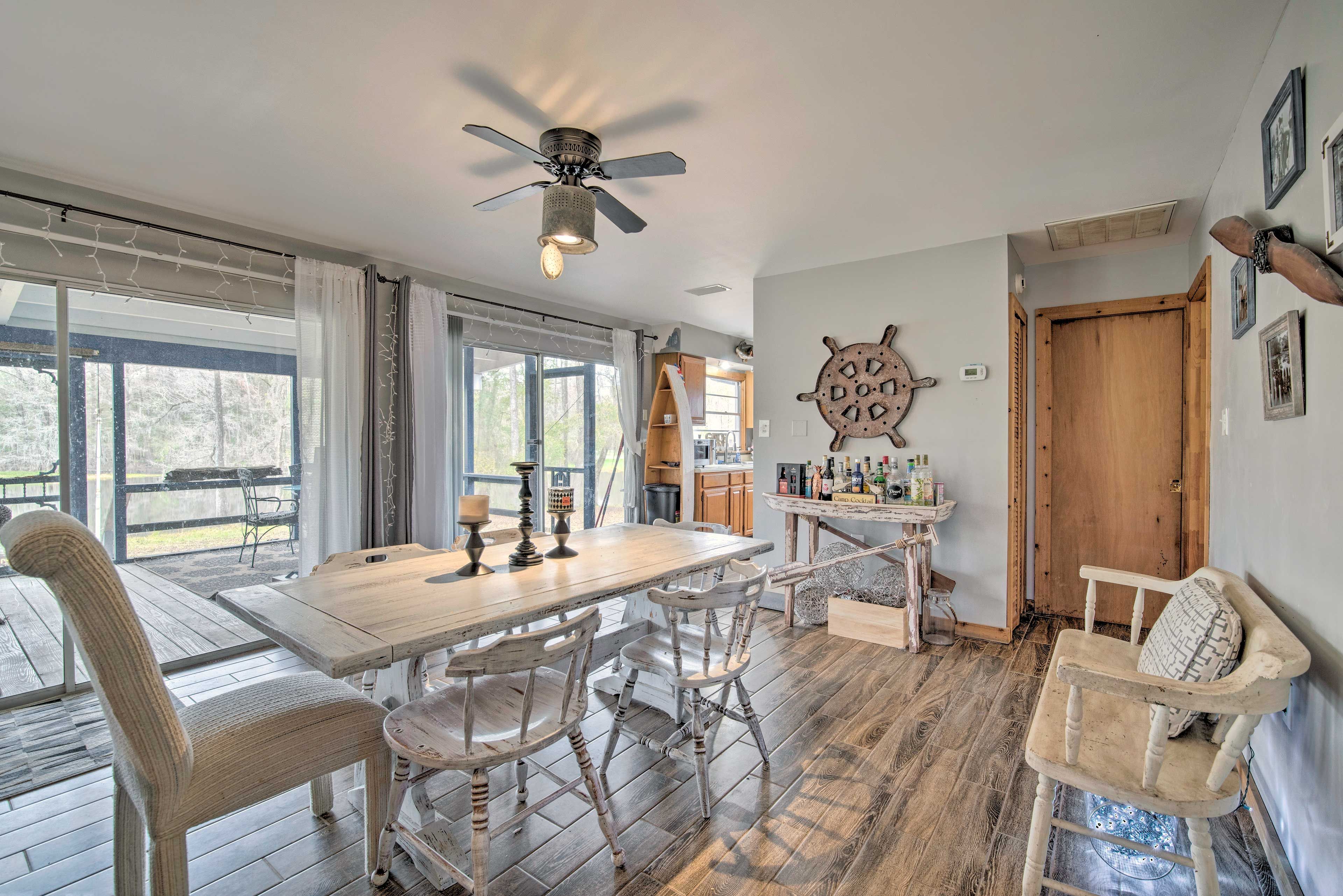 Dining Area | Dry Bar