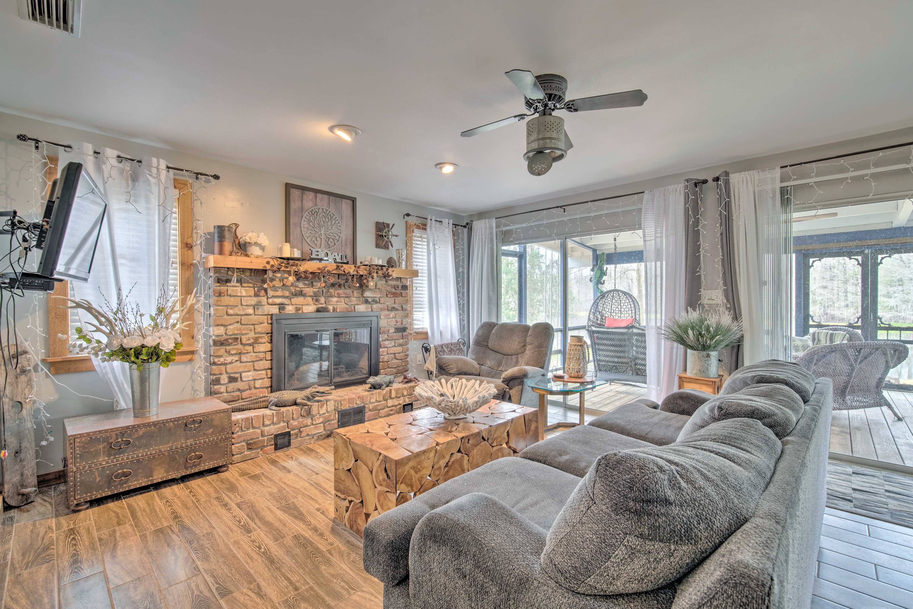 Living Room | Cable TV