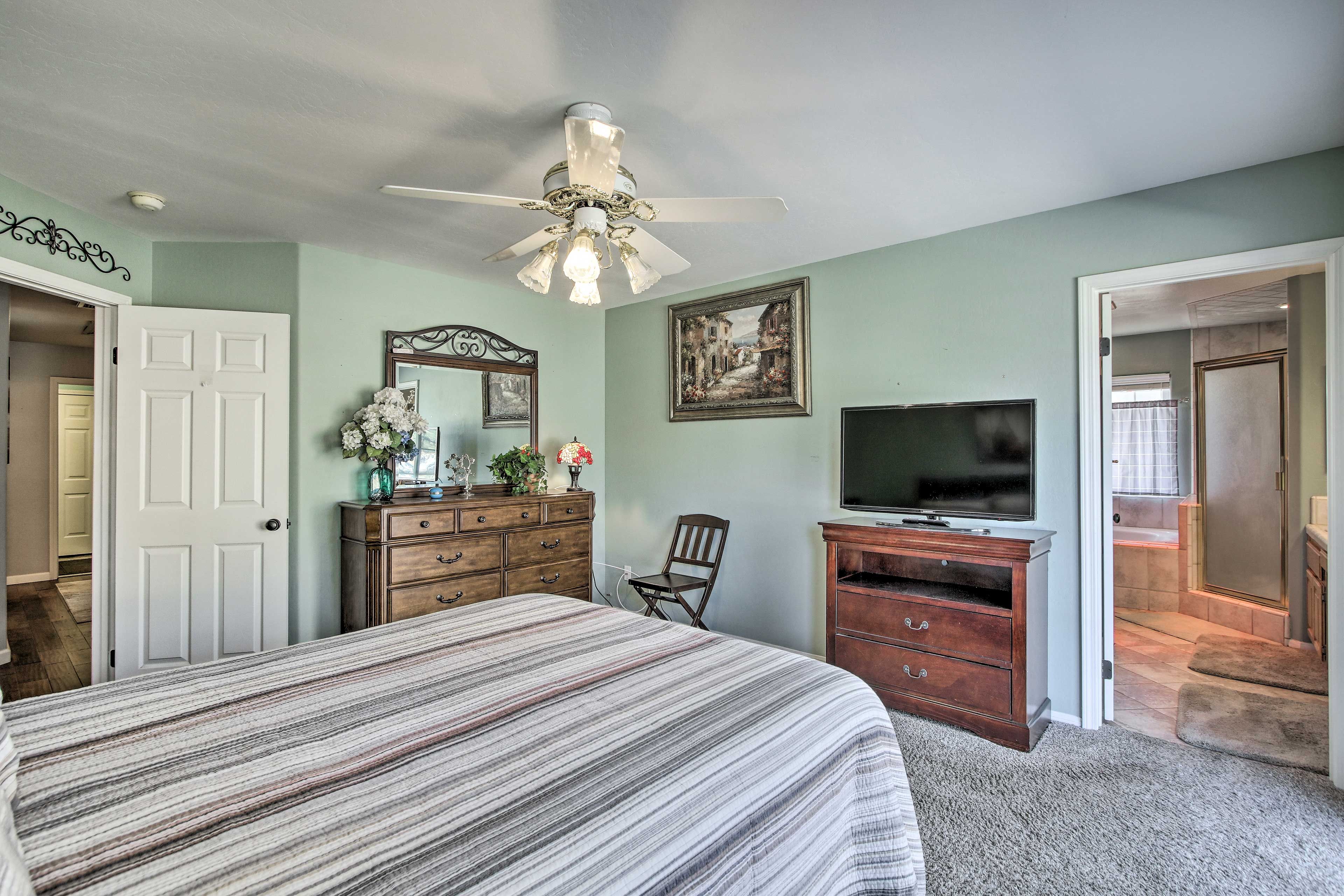 Bedroom 1 | Smart TV | En-Suite Bathroom
