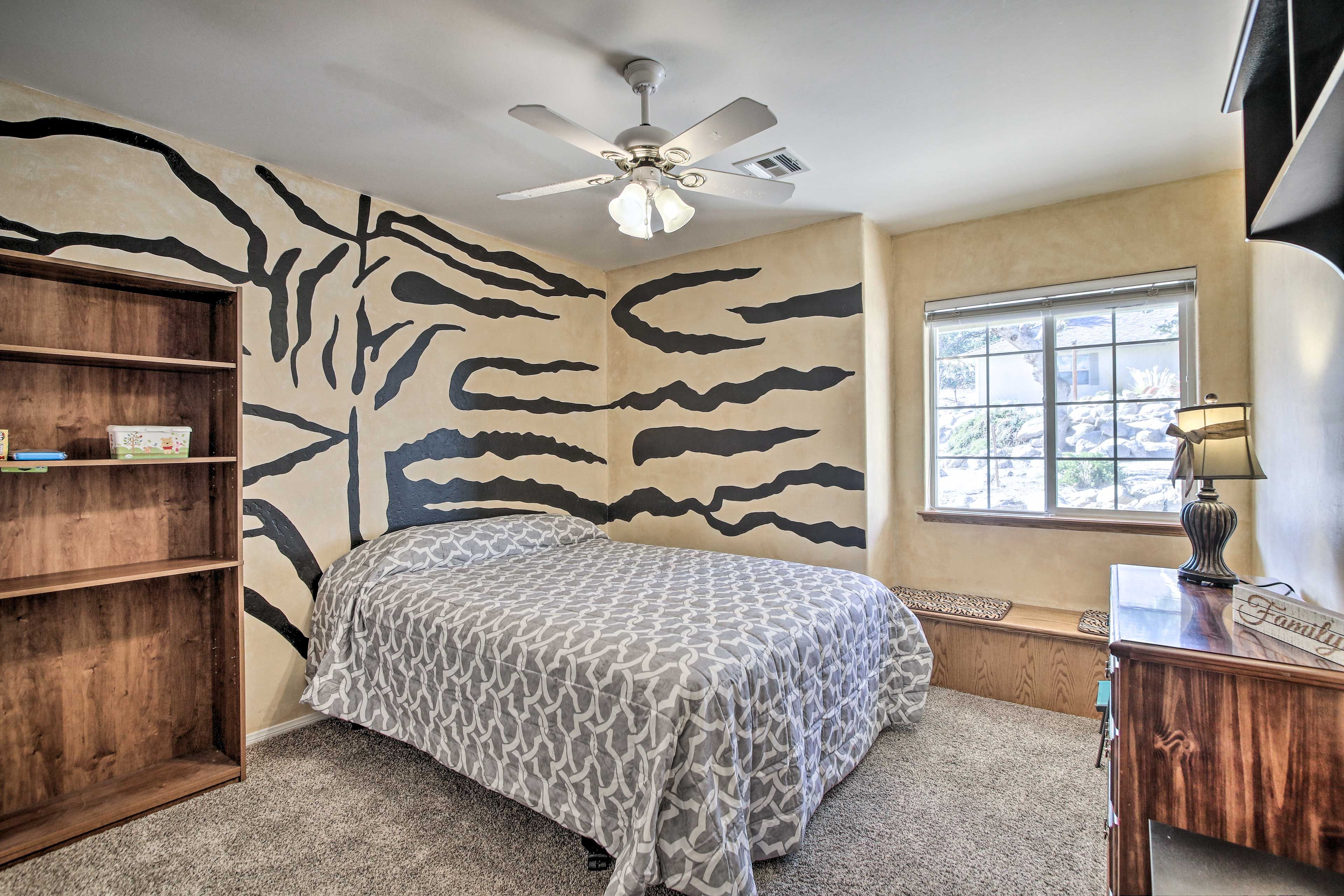 Bedroom 3 | Queen Bed