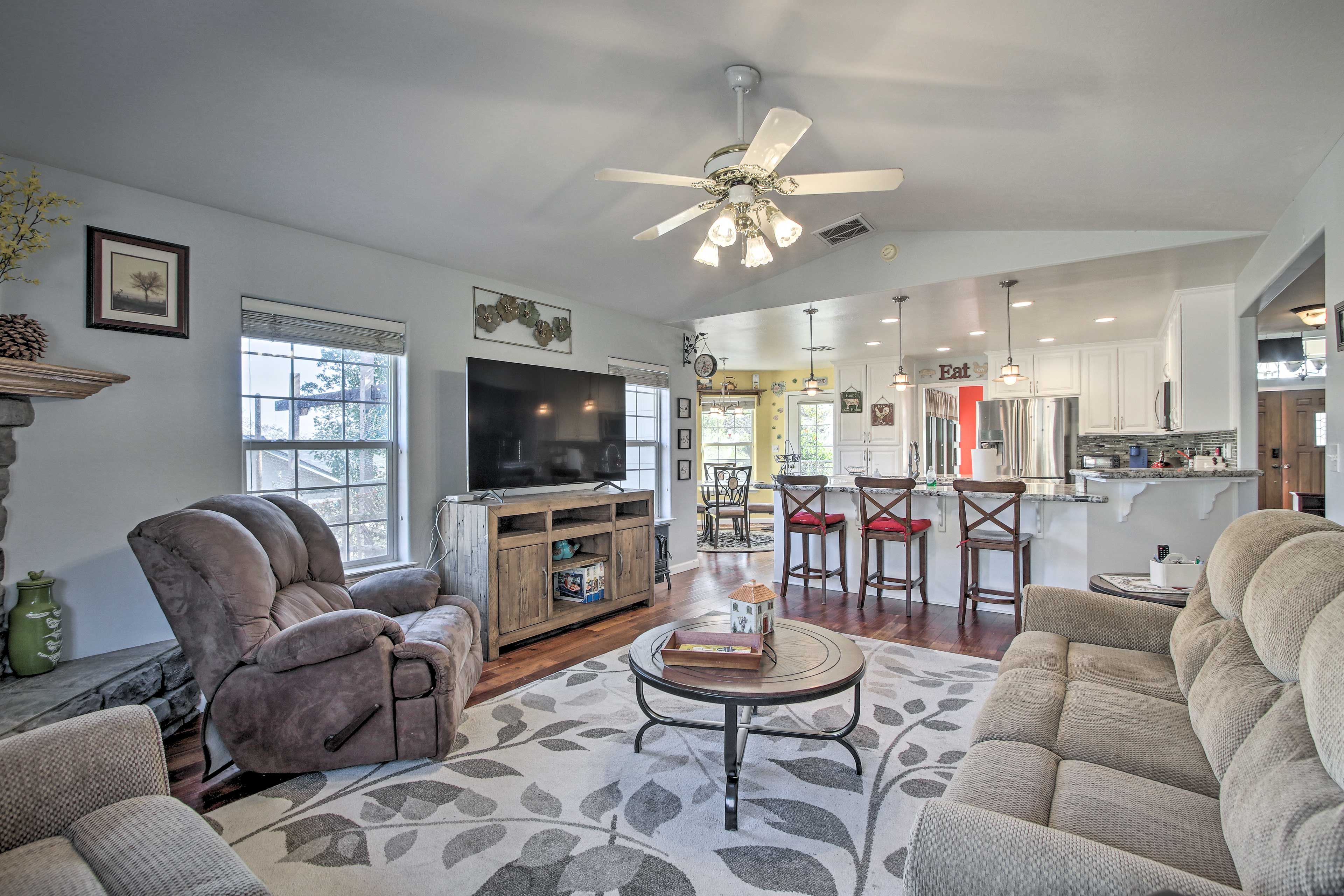 Tehachapi Vacation Rental | 3BR | 2.5BA | Step-Free Access | 2,100 Sq Ft