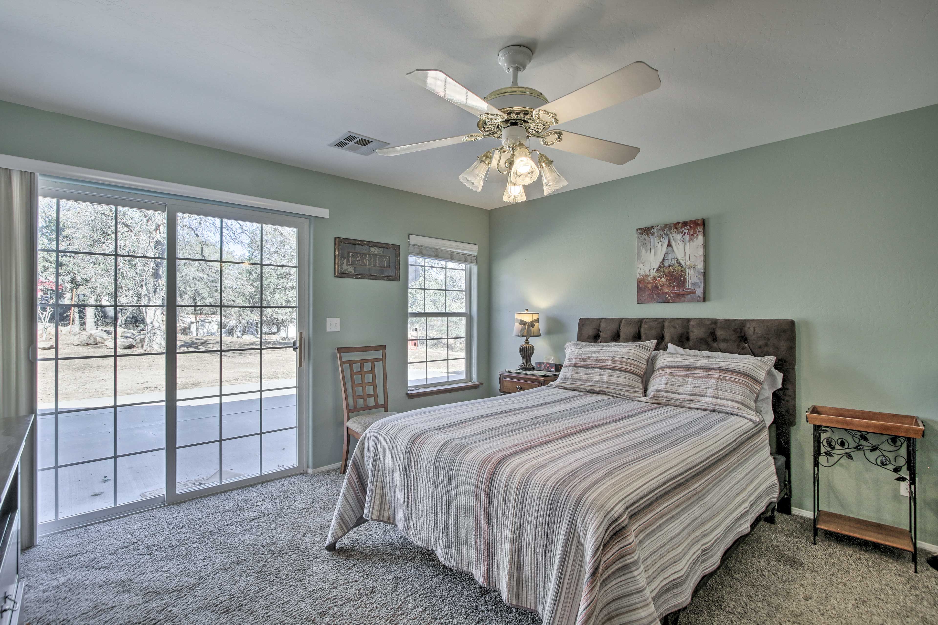 Bedroom 1 | Queen Bed