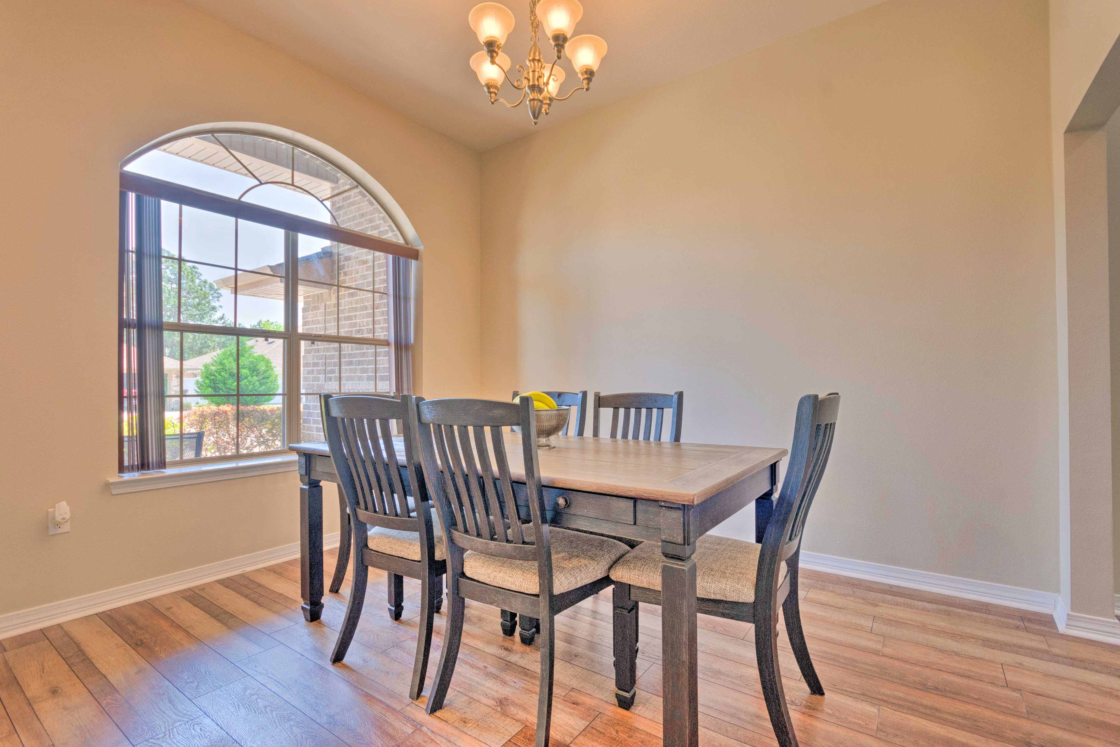 Dining Room | Dishware & Flatware Provided