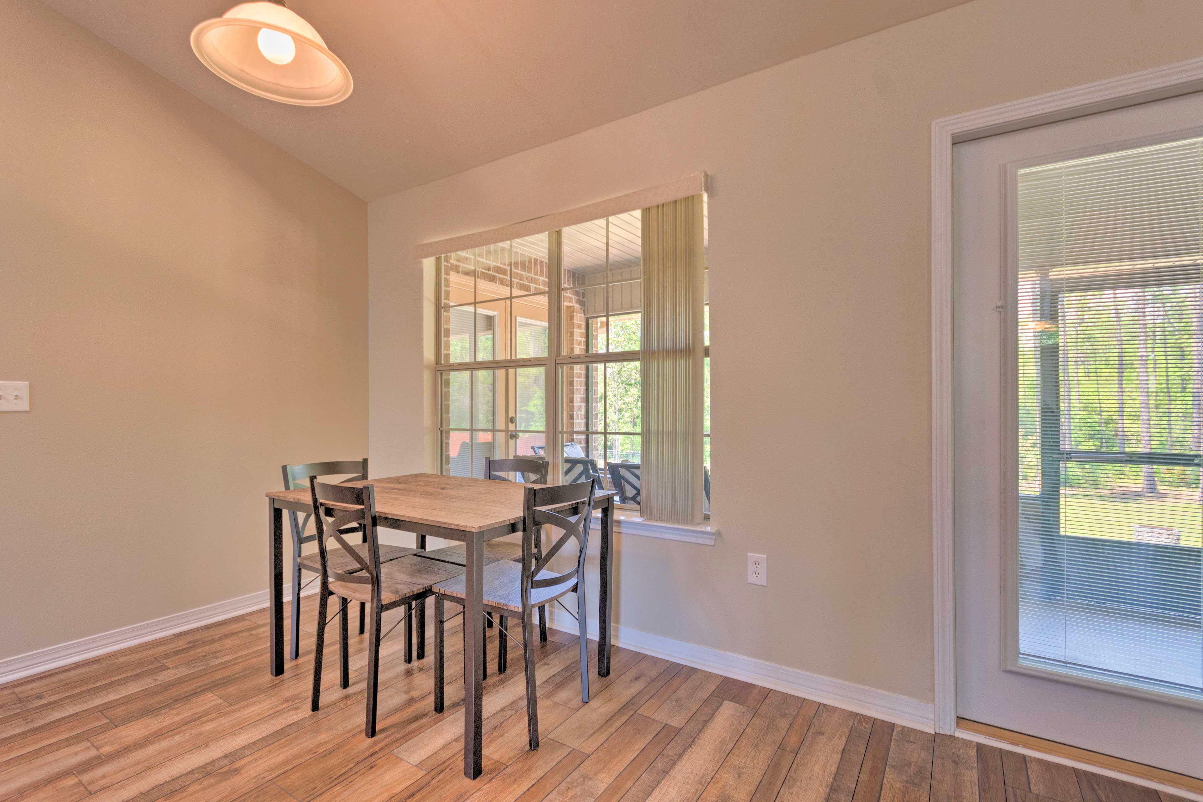 Dining Area | Breakfast Table