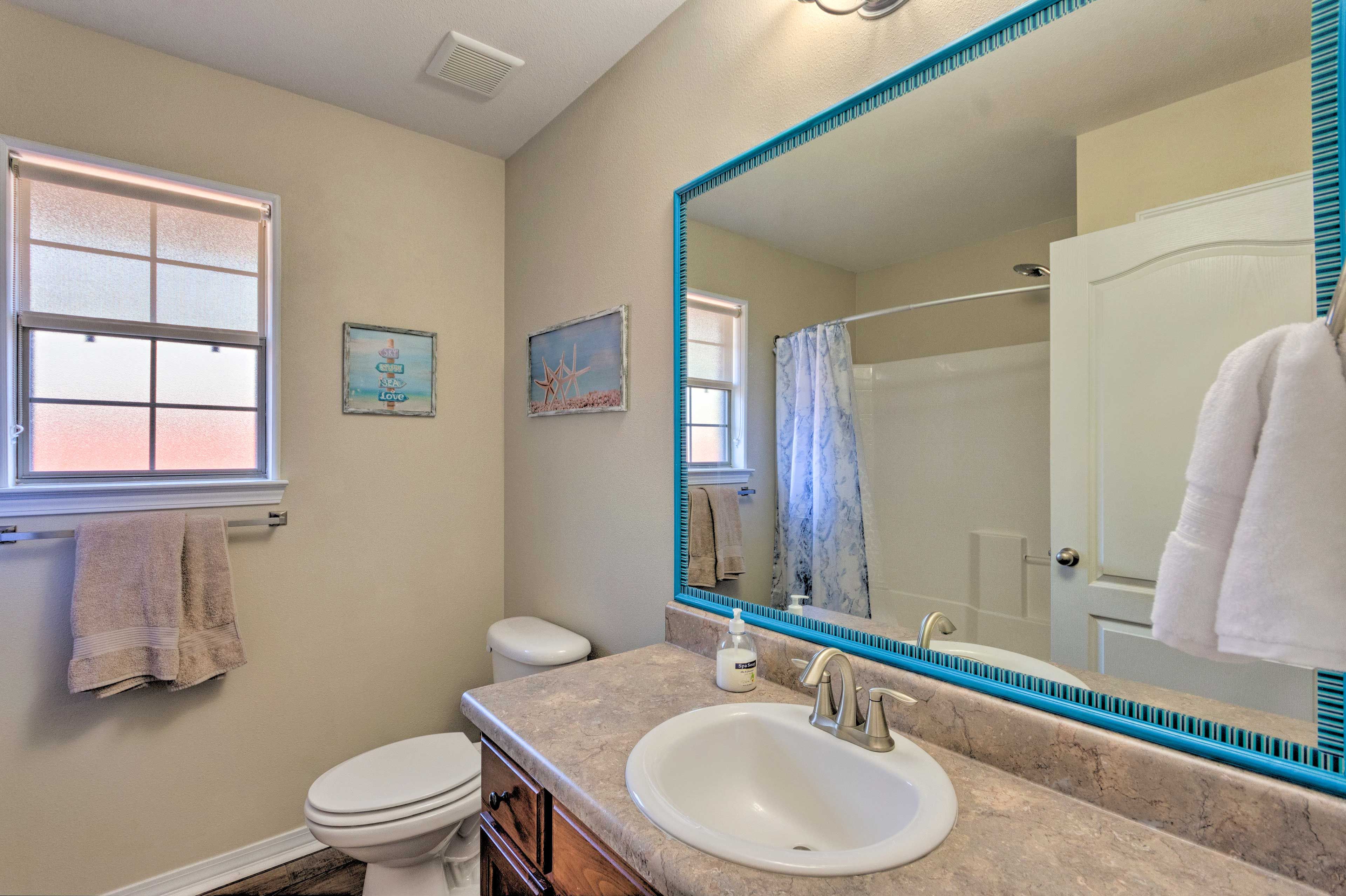 Full Bathroom | Shower/Tub Combo
