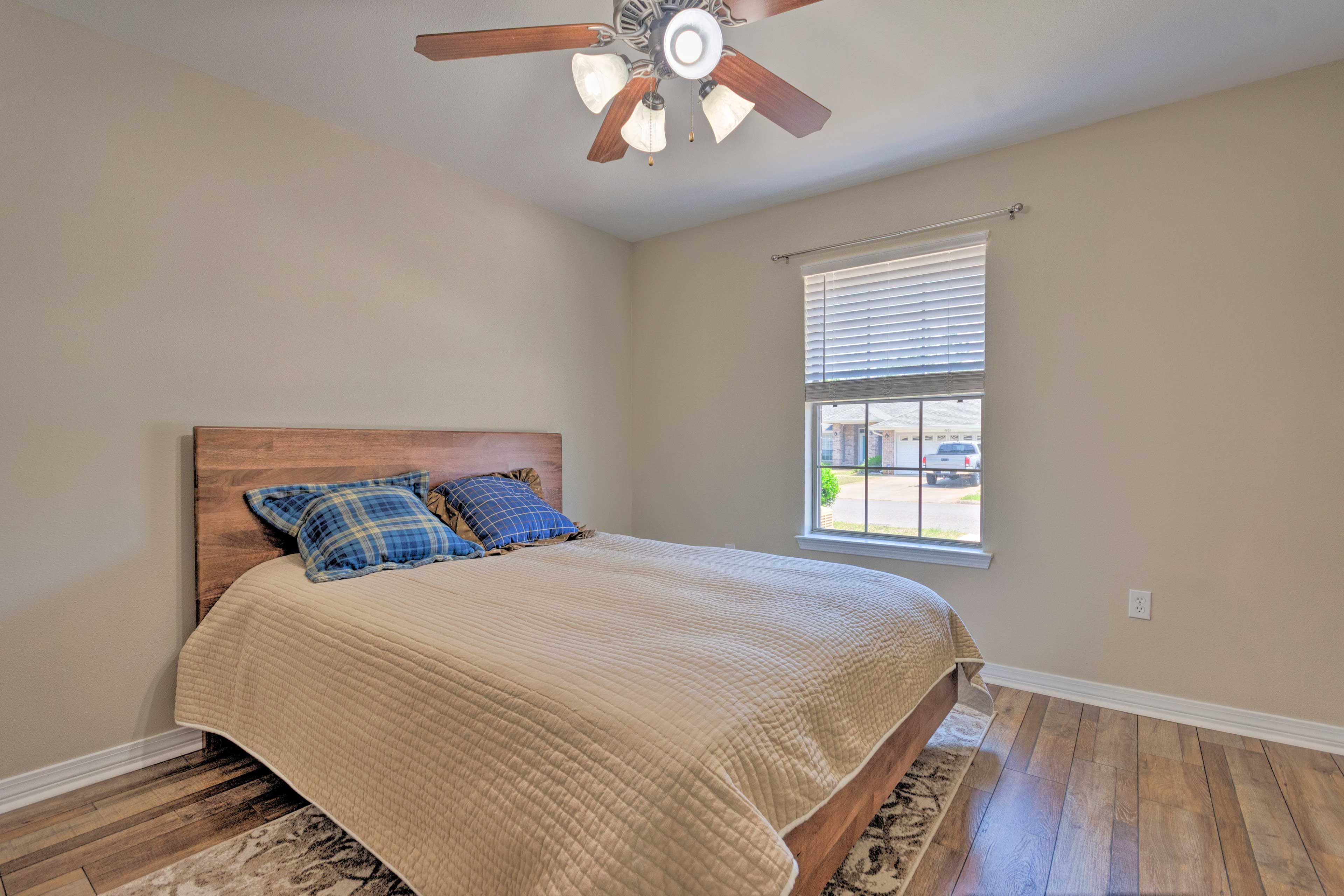 Bedroom 3 | Queen Bed