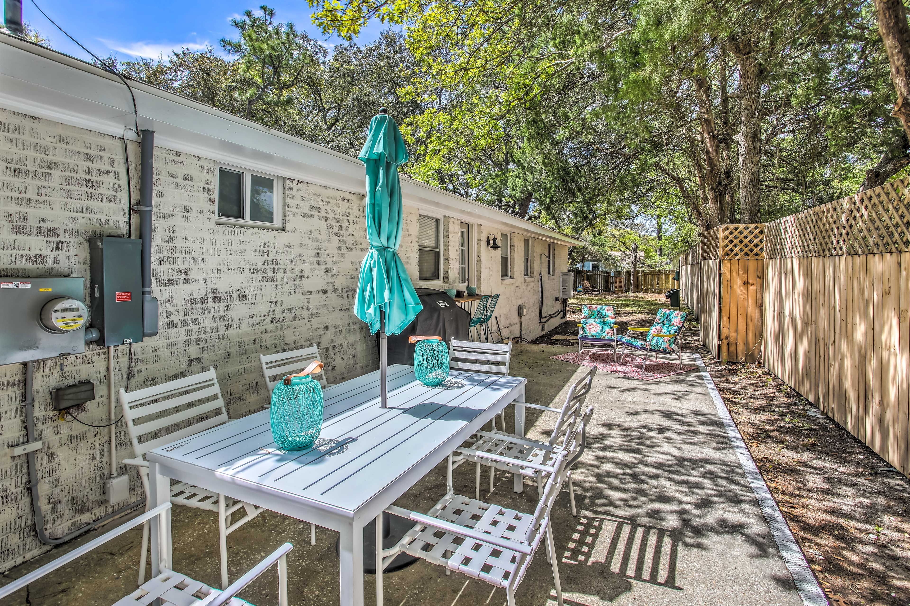 Outdoor Dining Area | 4 External Security Devices