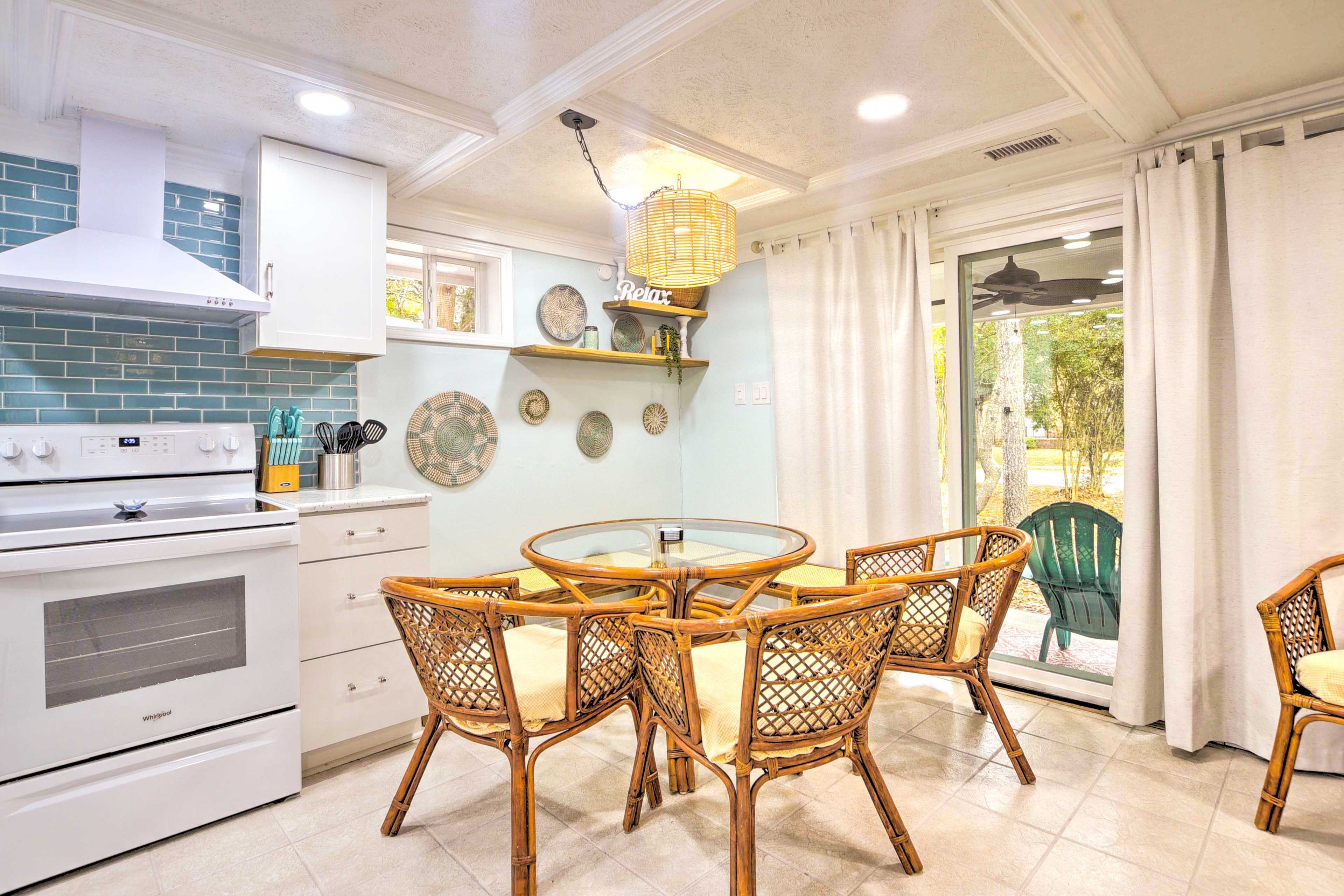 Dining Area | Dishware & Flatware