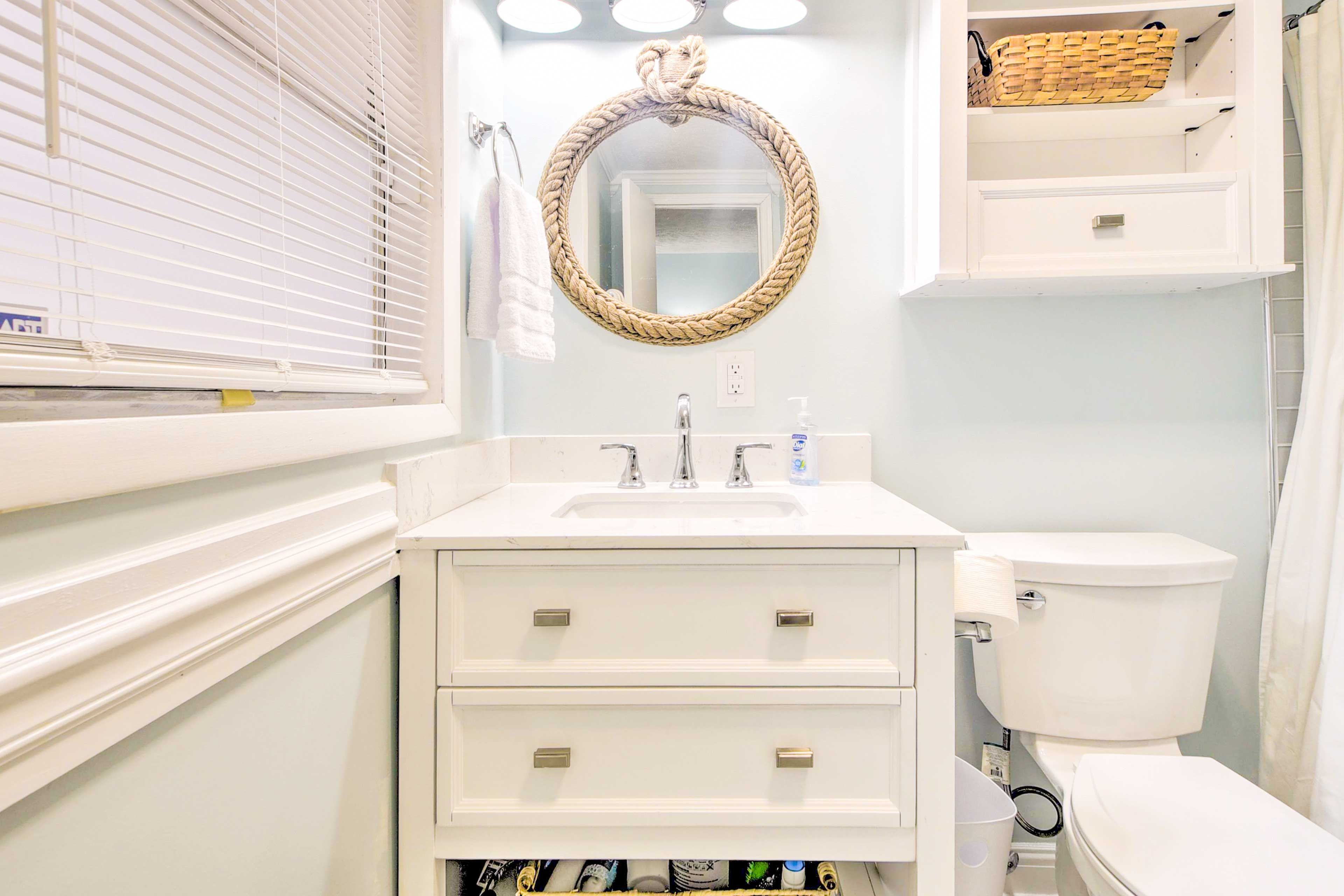 En-Suite Bathroom | Linens & Towels | Hair Dryer | Complimentary Toiletries
