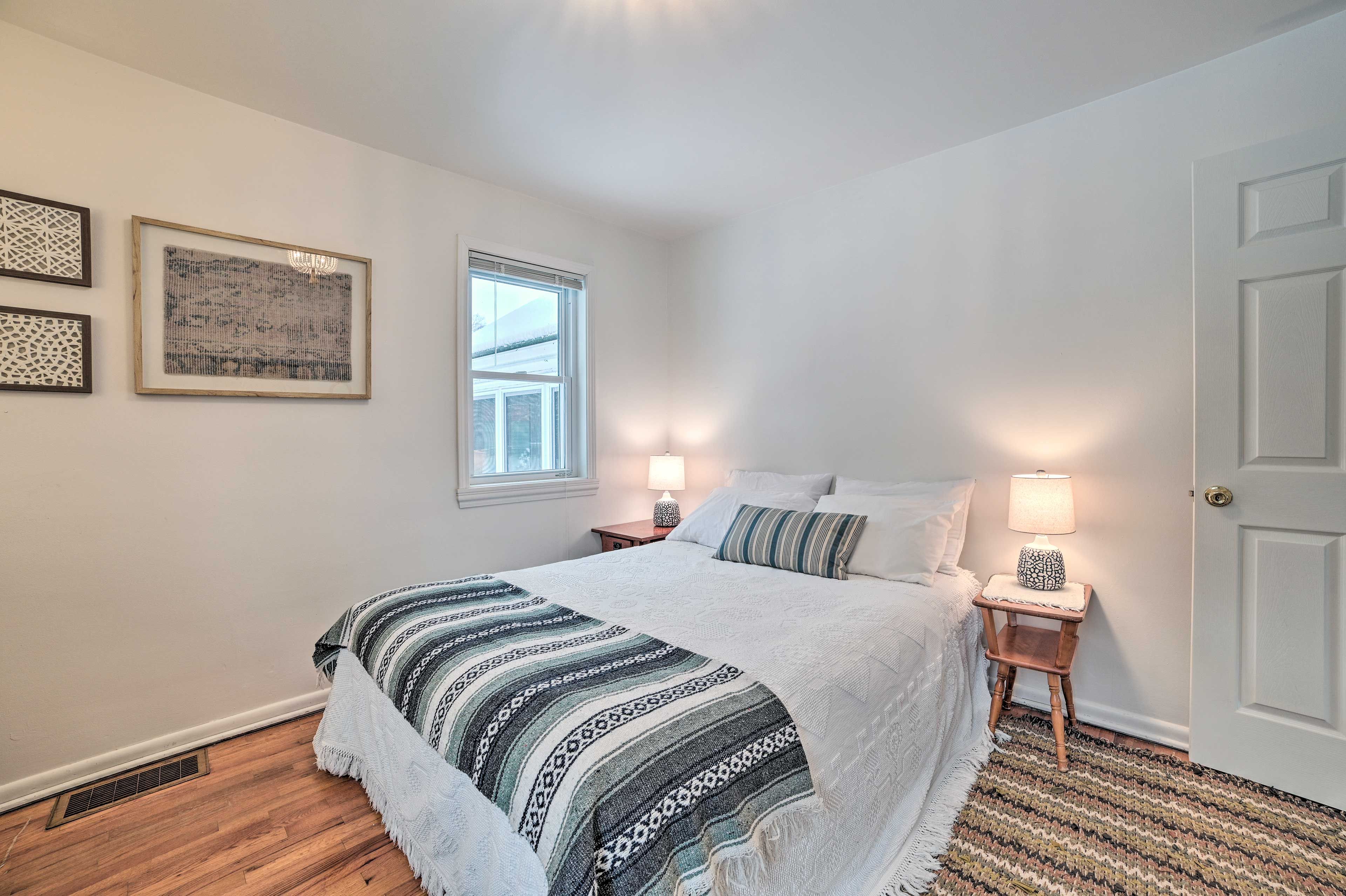 Bedroom 1 | Queen Bed | Linens & Towels Provided