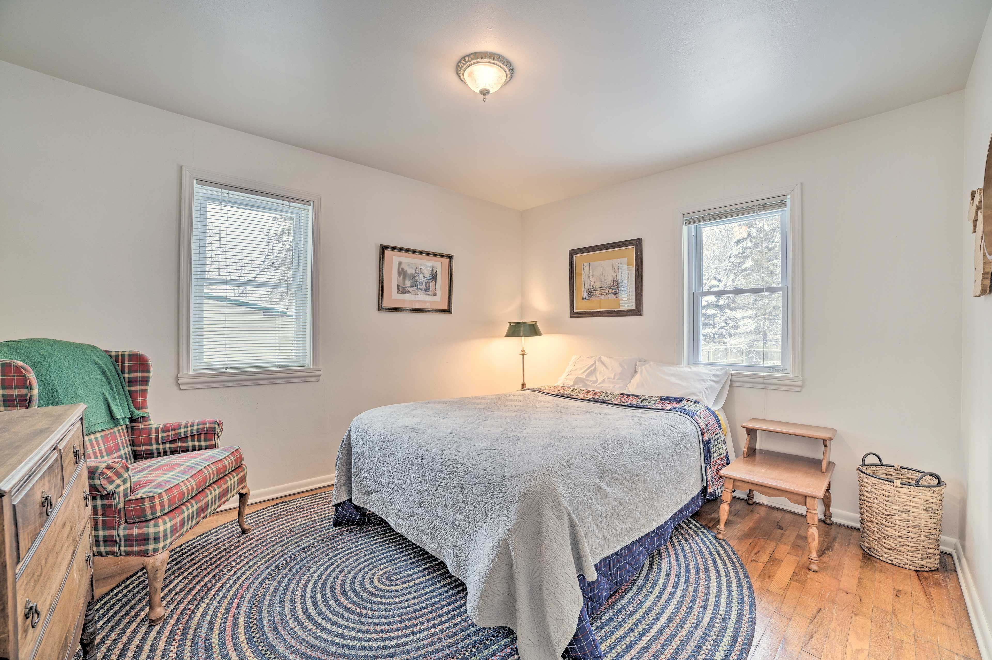 Bedroom 2 | Queen Bed