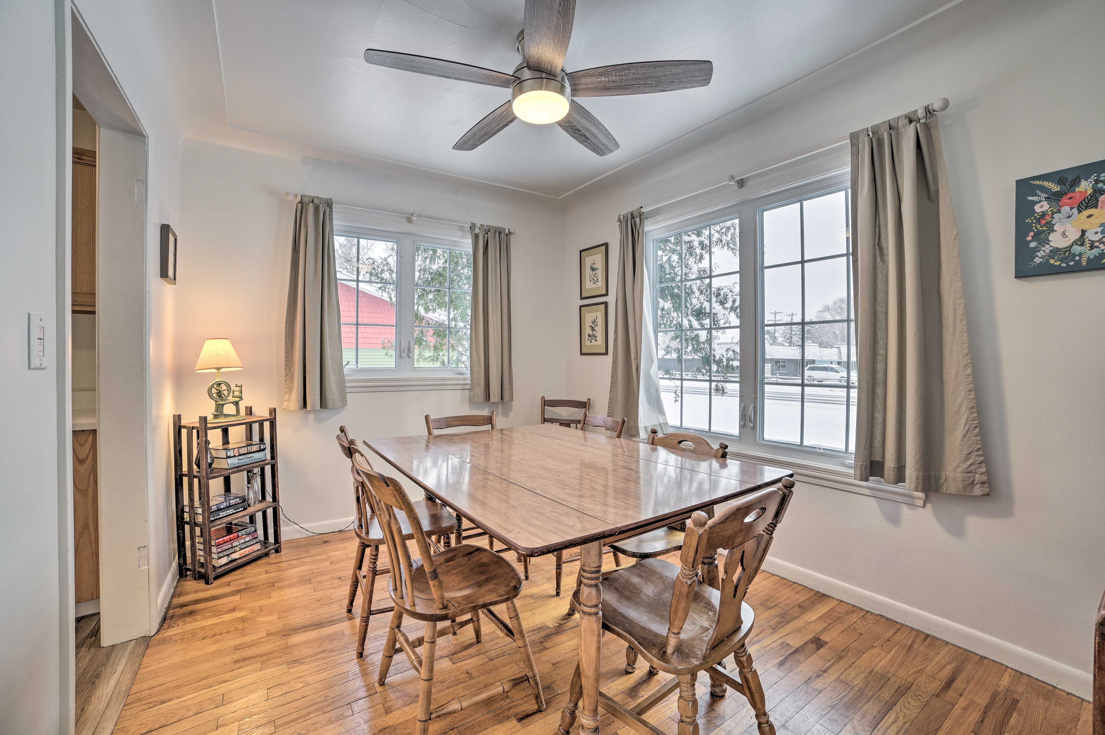 Dining Room | Dishware & Flatware Provided