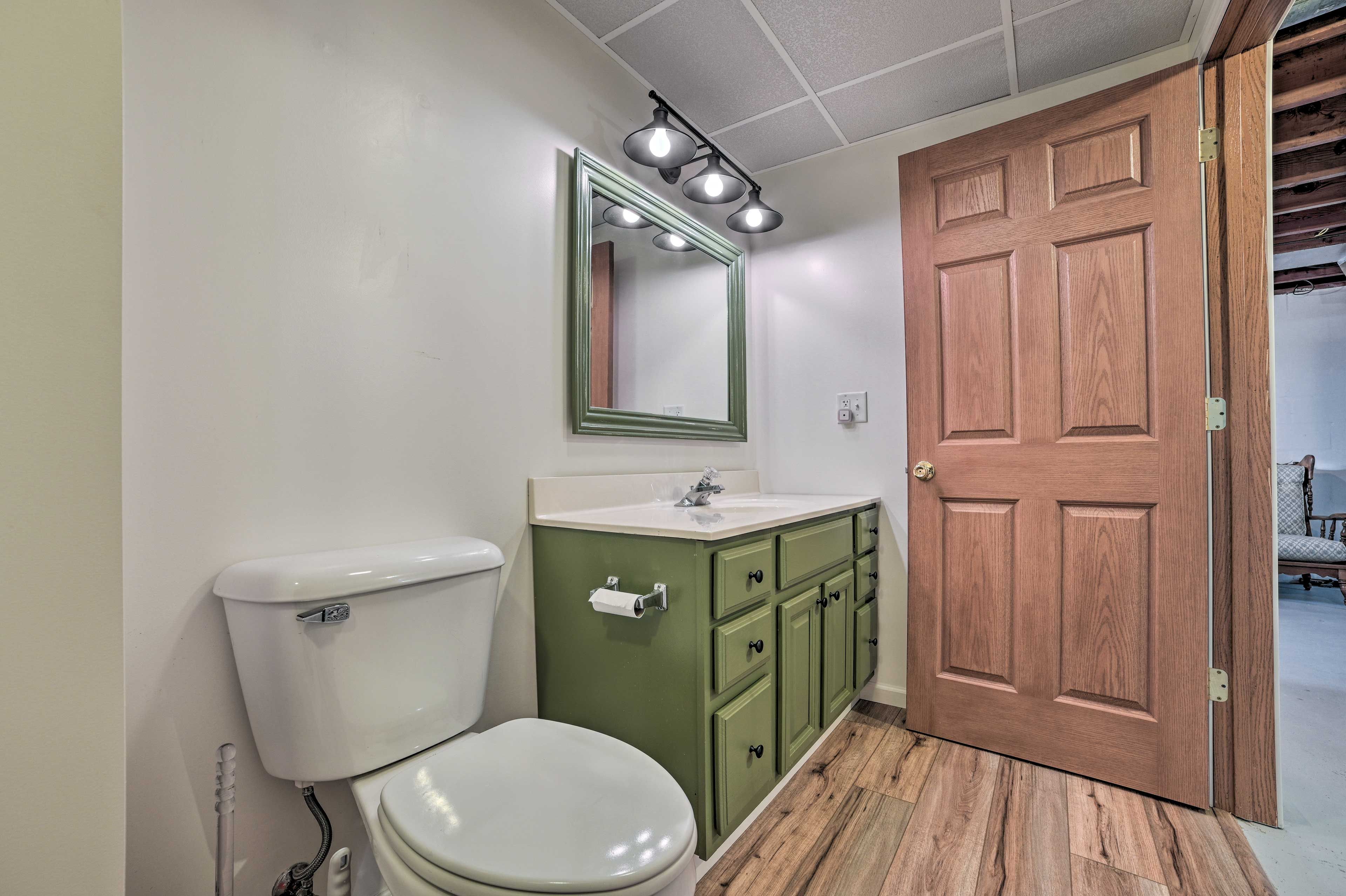Full Bathroom