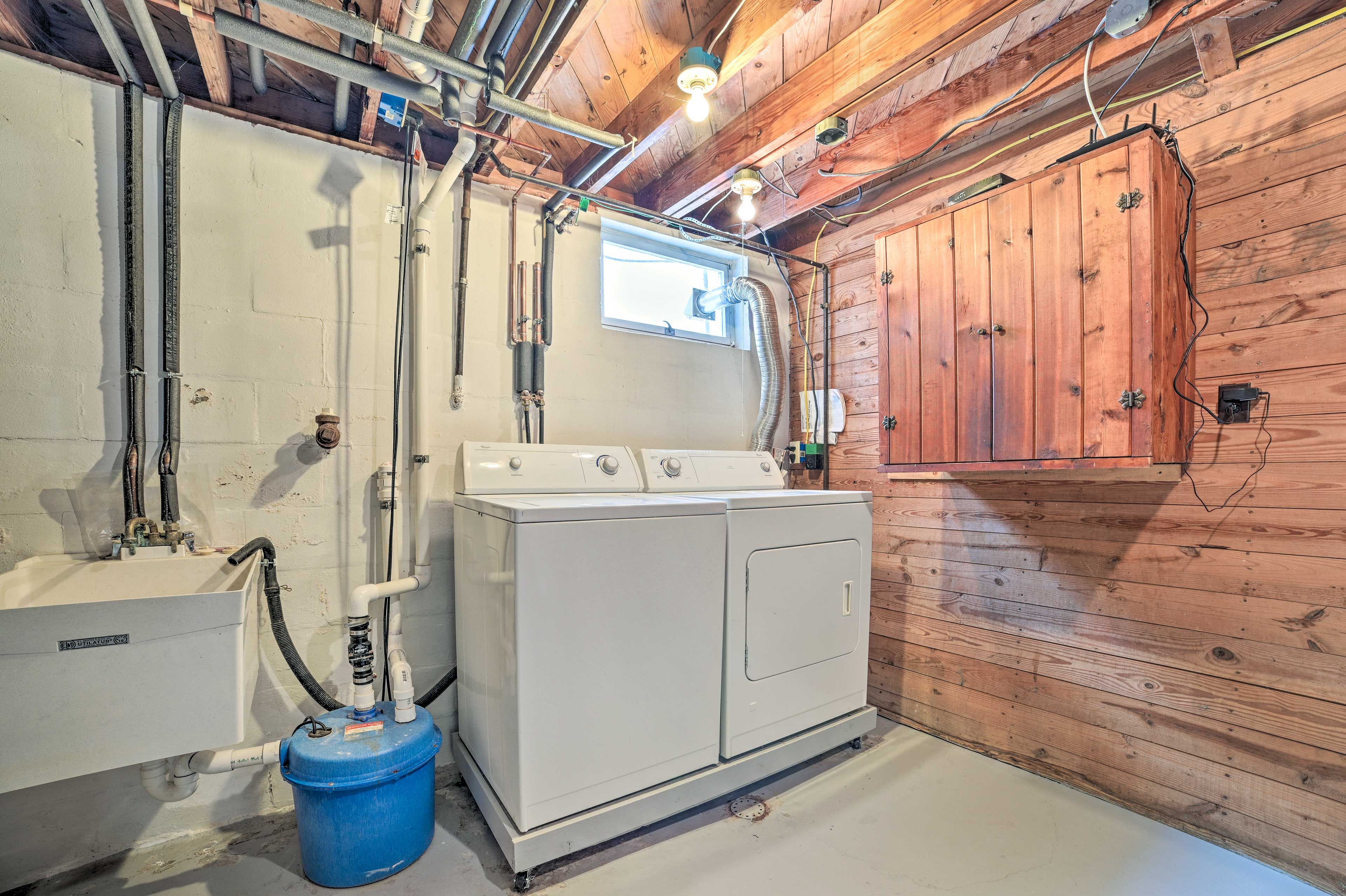 Laundry Area | Iron & Ironing Board | Trash Bags & Paper Towels Provided