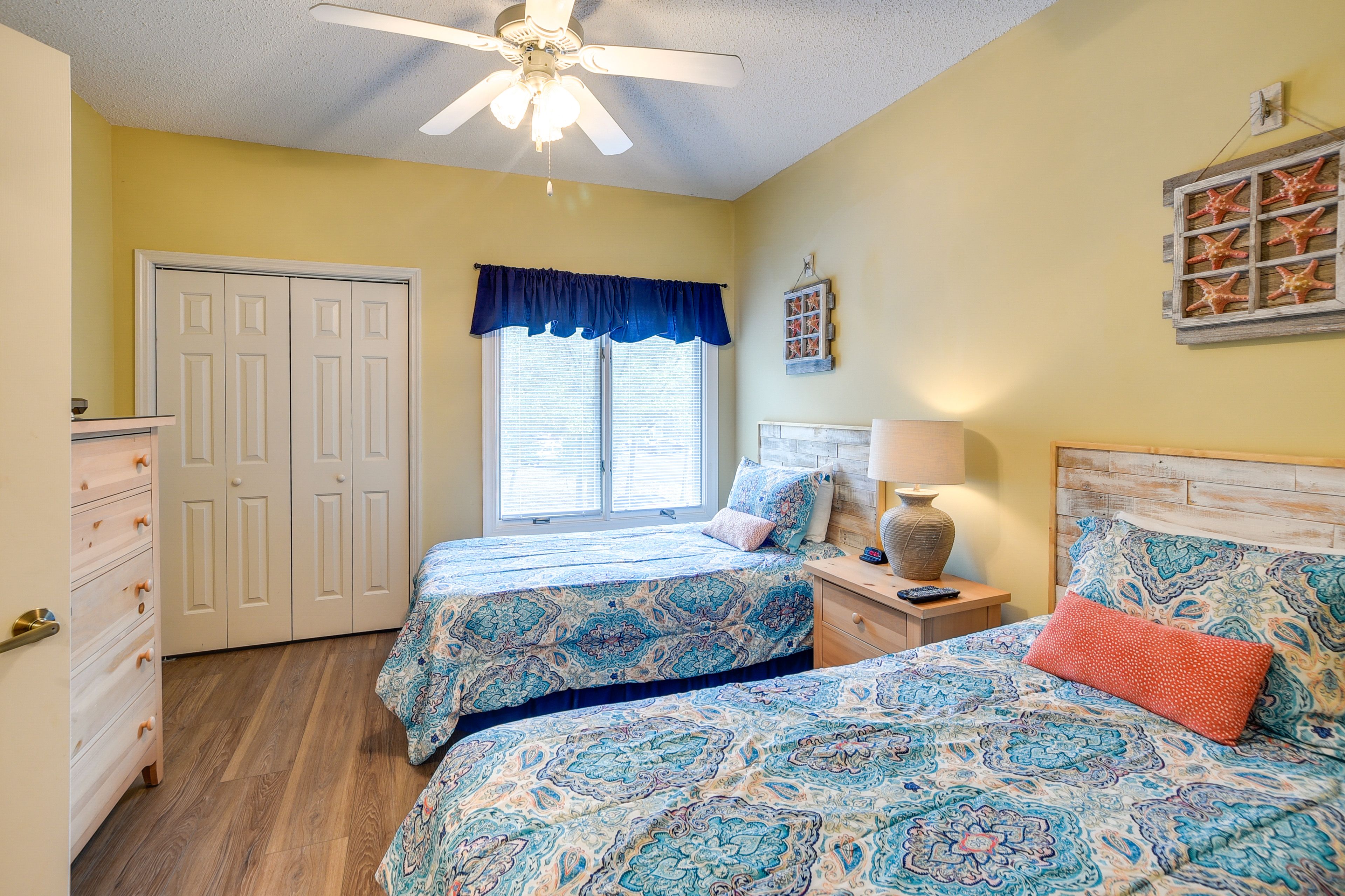 Bedroom 3 | 2 Twin XL Beds
